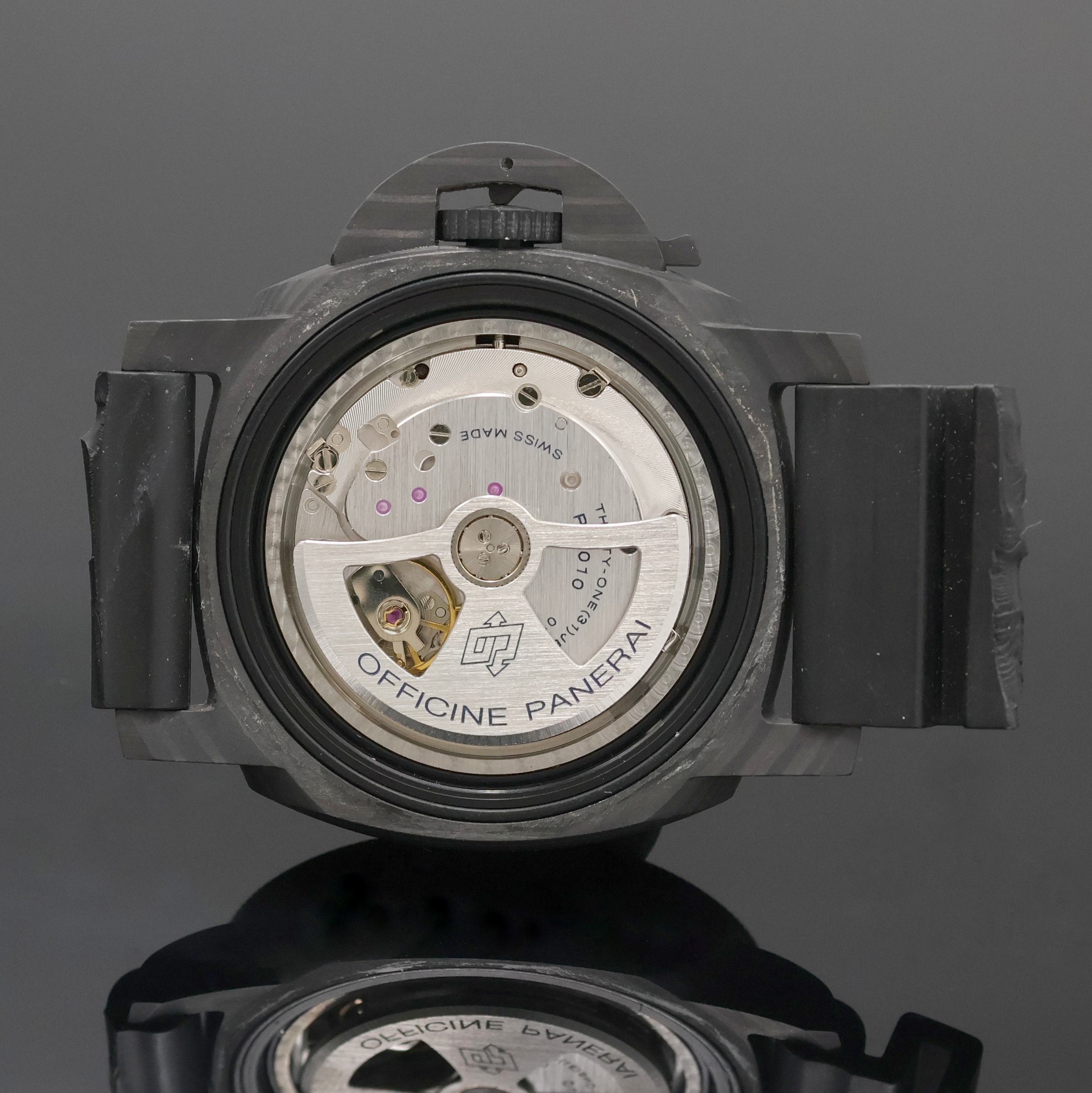 Detail d: PANERAI Submersible Herrenarmbanduhr Referenz PAM1616, Schweiz um 2020, Automatik, Carbon-Geh., Titanboden verschr., Krone unter Schwenkhebel, ...