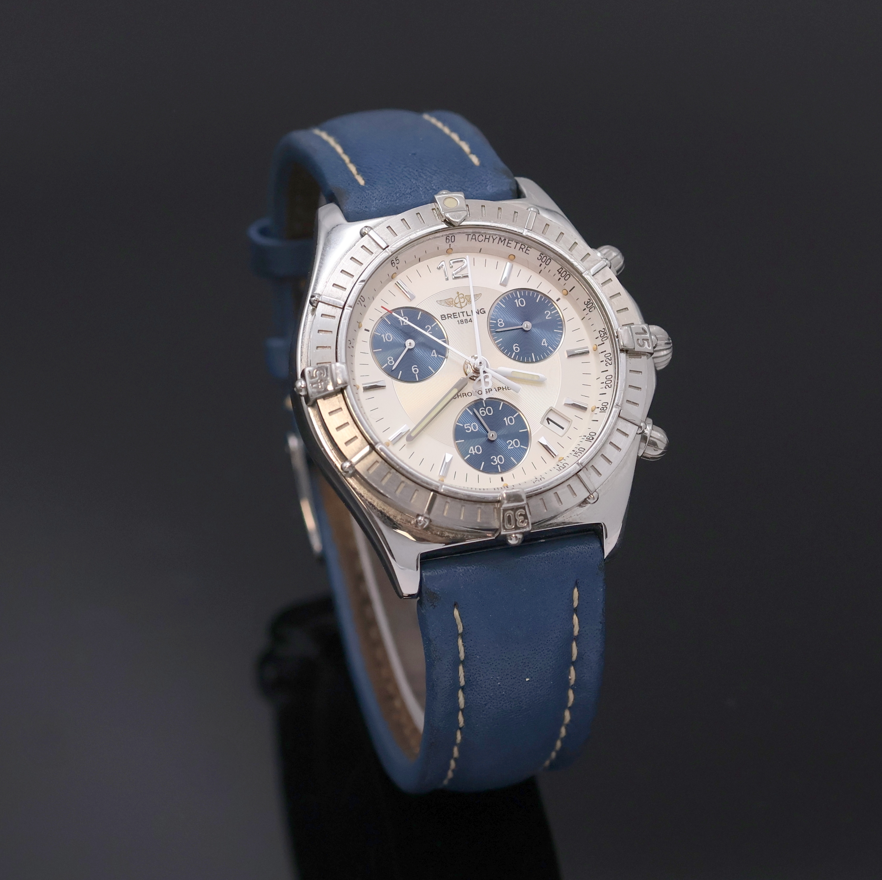 Detail b: BREITLING Armbandchronograph in Edelstahl Referenz A53011, Schweiz um 1995, quarz, Lederband m. orig. Dornschl., Boden u. Krone verschr., Saphirgl., ...