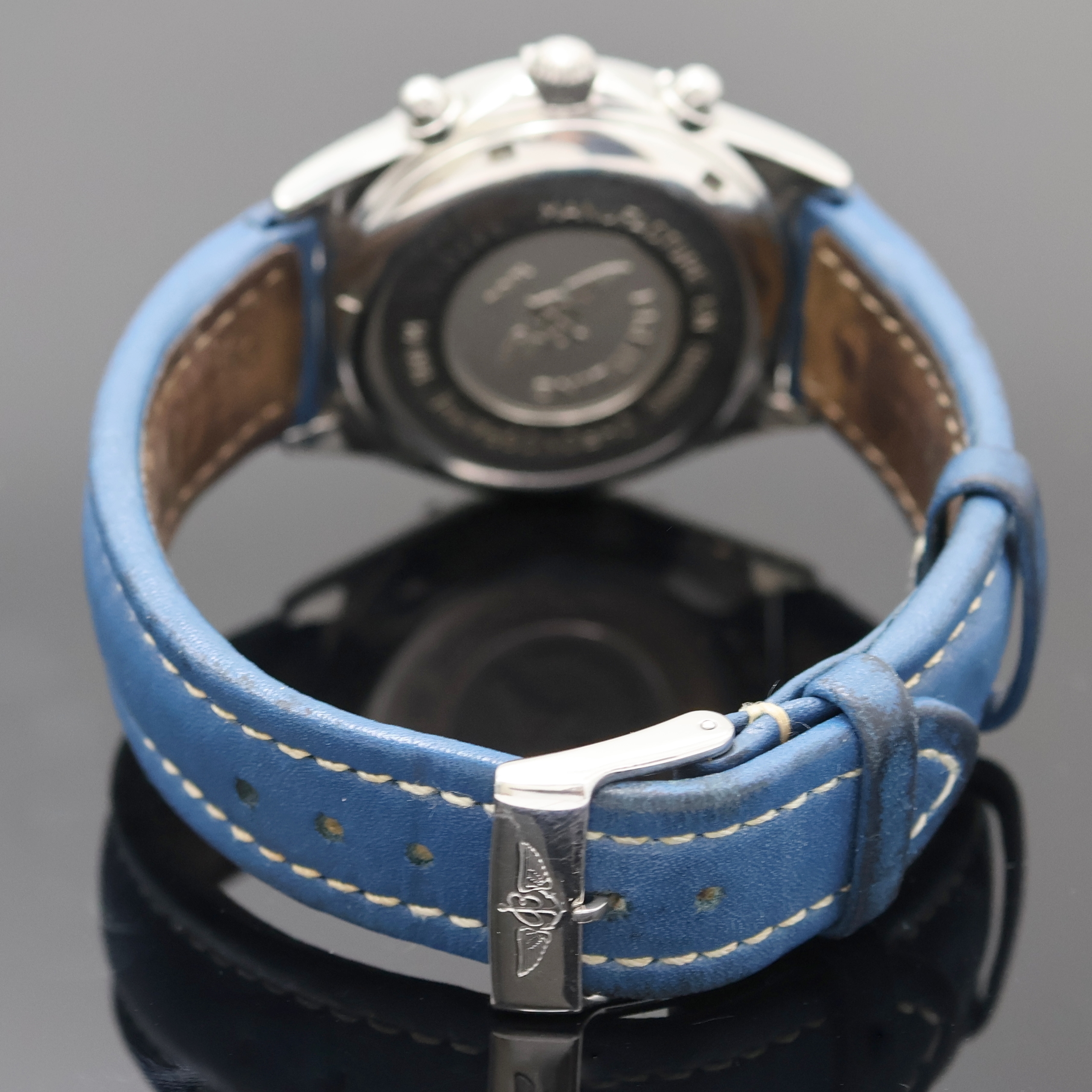 Detail c: BREITLING Armbandchronograph in Edelstahl Referenz A53011, Schweiz um 1995, quarz, Lederband m. orig. Dornschl., Boden u. Krone verschr., Saphirgl., ...