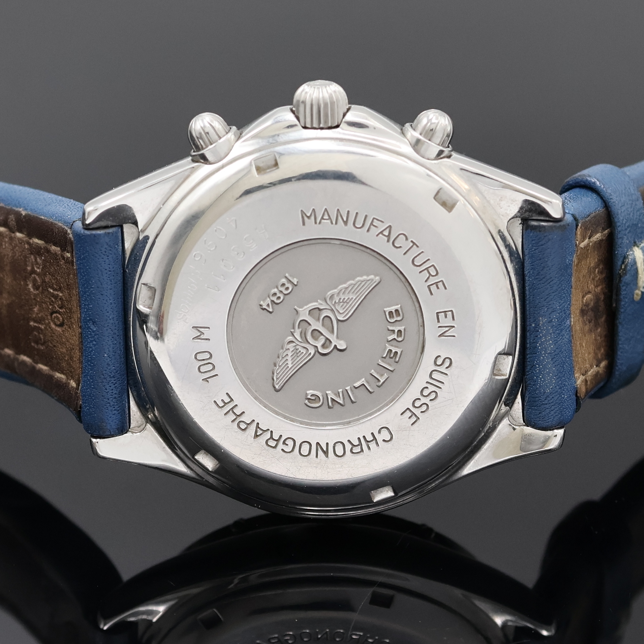Detail e: BREITLING Armbandchronograph in Edelstahl Referenz A53011, Schweiz um 1995, quarz, Lederband m. orig. Dornschl., Boden u. Krone verschr., Saphirgl., ...