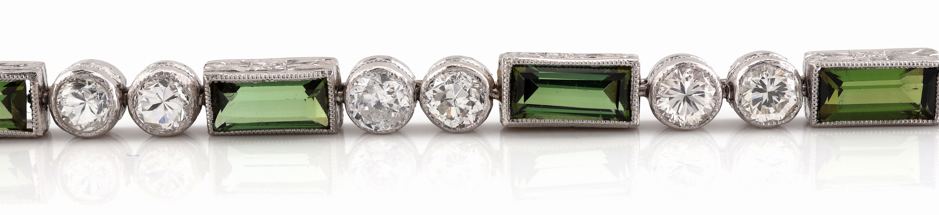 Detail a: Platin Art Deco Turmalin-Diamant-Armband, um 1920, Platin gepr., Turmalin-Baguettes zus.ca. 2.0 ct, 24 Altschliff-Diamanten zus. ca. 2.50 ct ...