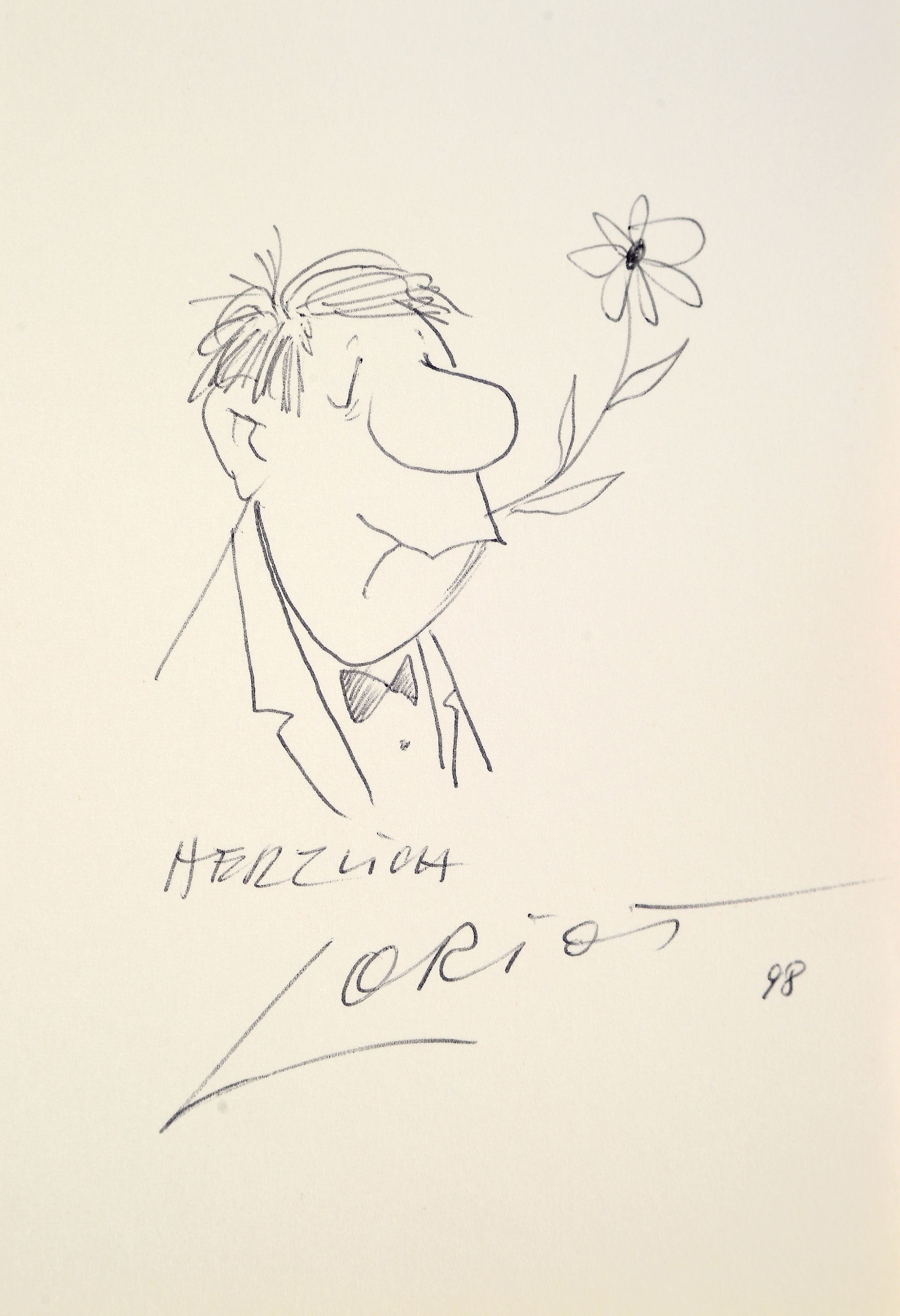 Detail k: Loriot (Vicco von Bülow), 1923-2011, Zeichnung eines Knollennasenmännchens mit Blume, sign. Herzlichst Loriot 98, ca. 14.5x 10.5cm