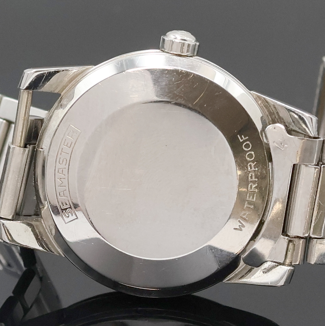 Detail d: OMEGA Seamaster Armbanduhr in Edelstahl Referenz 2846-2848 1SC, Schweiz um 1956, Automatik, 2-teil. Geh., Boden aufgedr., orig. Gliederband m. ...