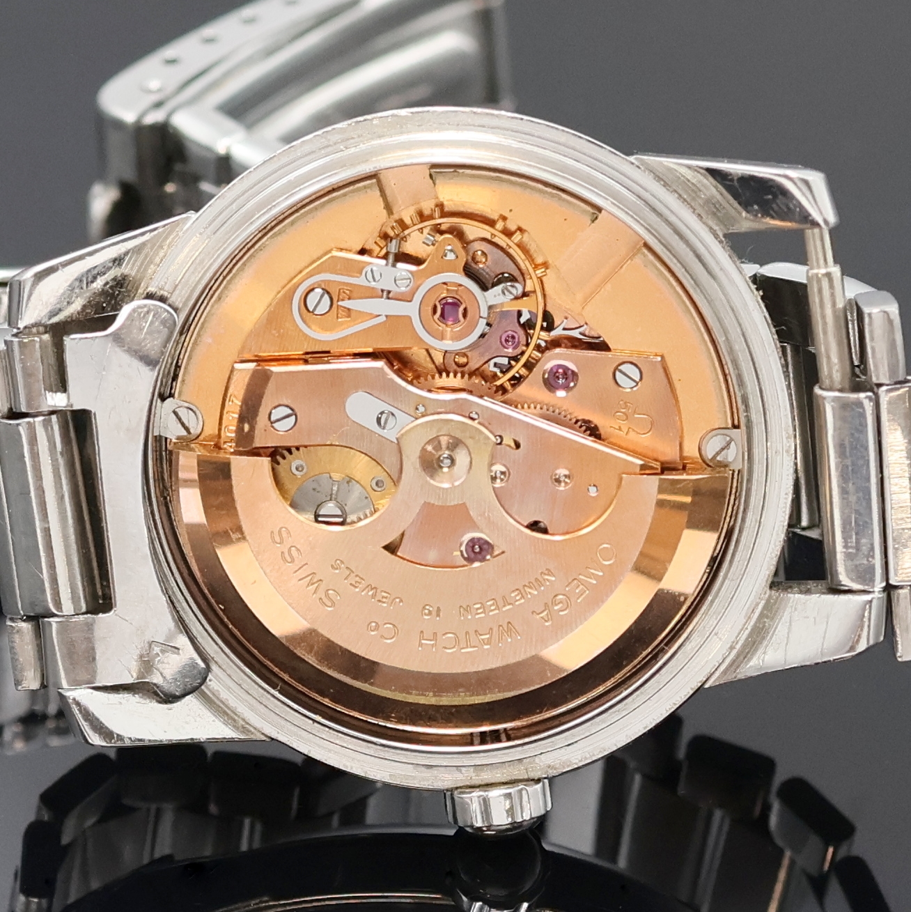 Detail f: OMEGA Seamaster Armbanduhr in Edelstahl Referenz 2846-2848 1SC, Schweiz um 1956, Automatik, 2-teil. Geh., Boden aufgedr., orig. Gliederband m. ...