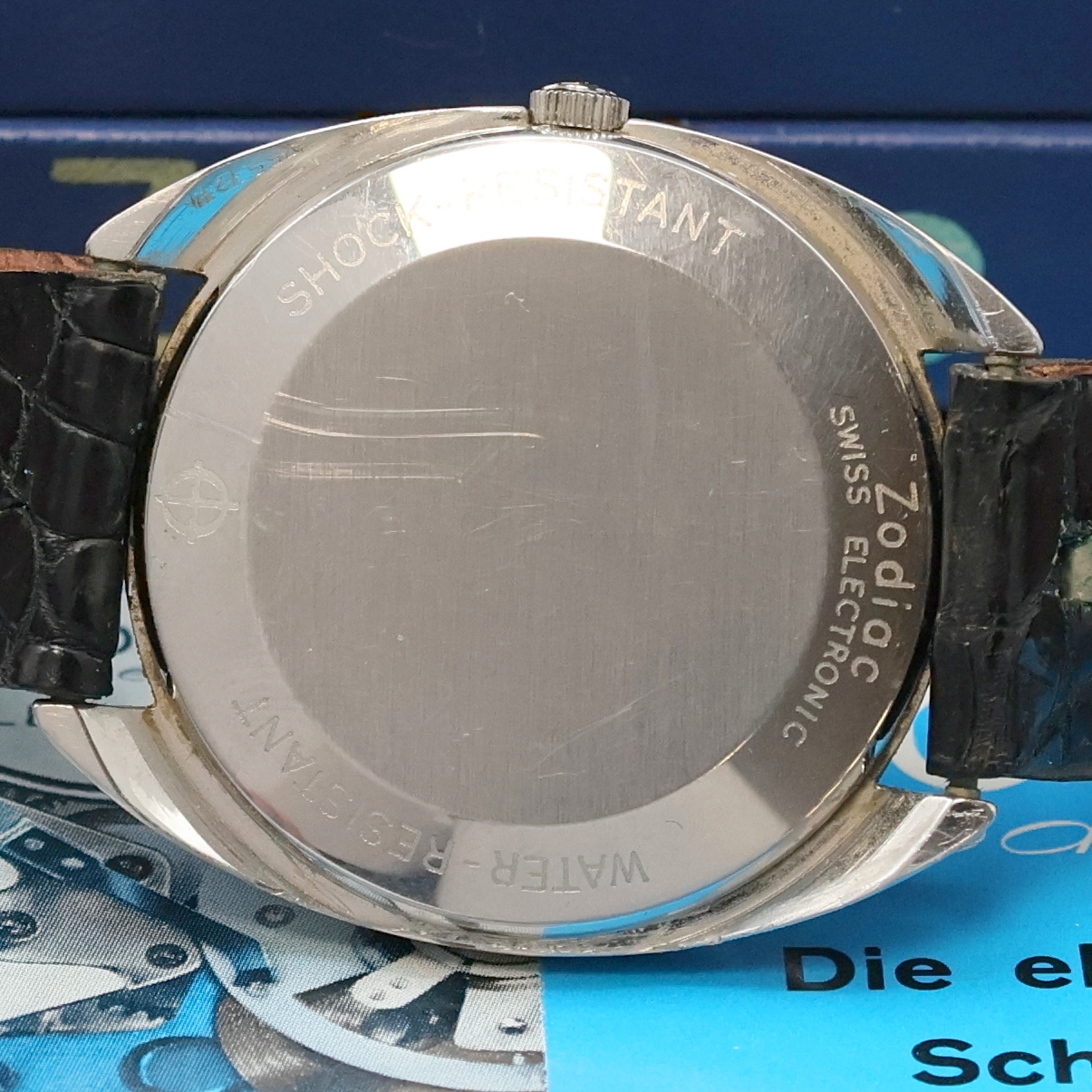 Detail c: ZODIAC Spacetronic Armbanduhr in Edelstahl Referenz 57274, Schweiz lt. beil. orig. Pap. verk. 03/1969, elektromechanisch, 3-teil. Geh., Boden u. ...