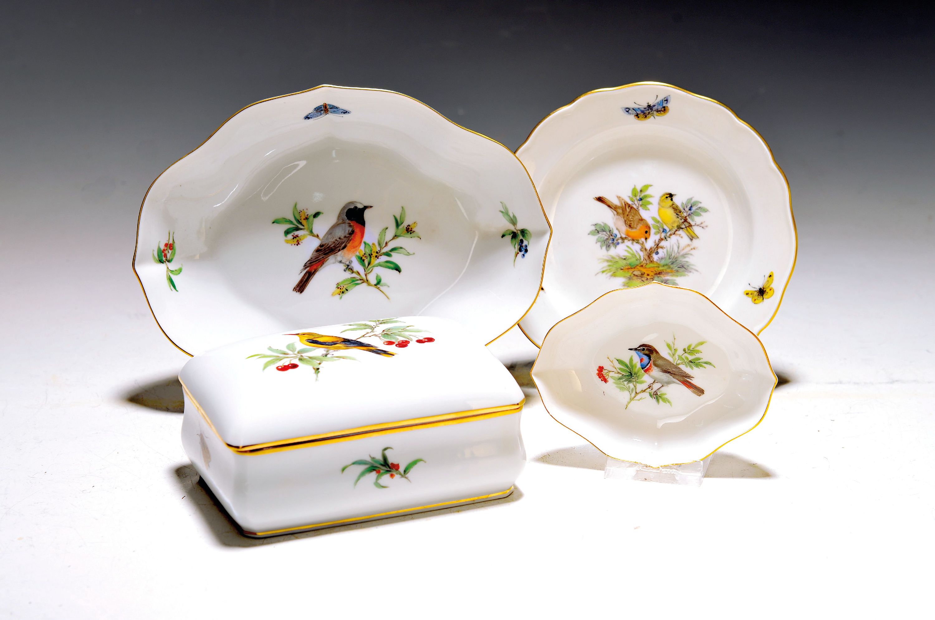 Image 27021439 - Deckeldose, Tellerchen und fünf Schalen, Meissen, Vogelmalerei, 20. Jh., Porzellan, ...