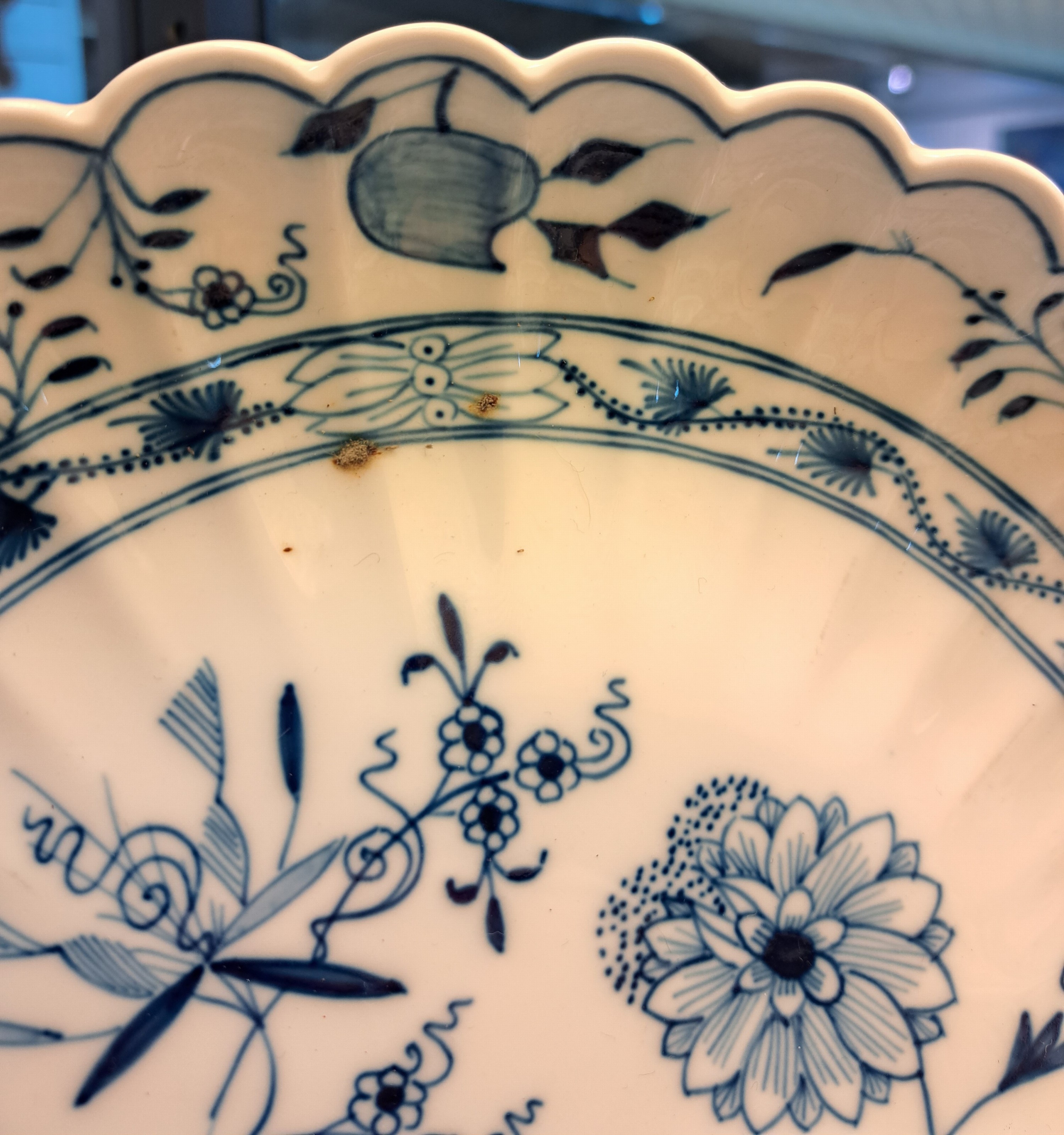Detail h: Kaffeeservice für 9 Personen, Meissen, 1930er Jahre, 1. Wahl, blaues Zwiebelmuster unter der Glasur, 9 Tassen mit Untertassen, davon 3 best., 9 ...