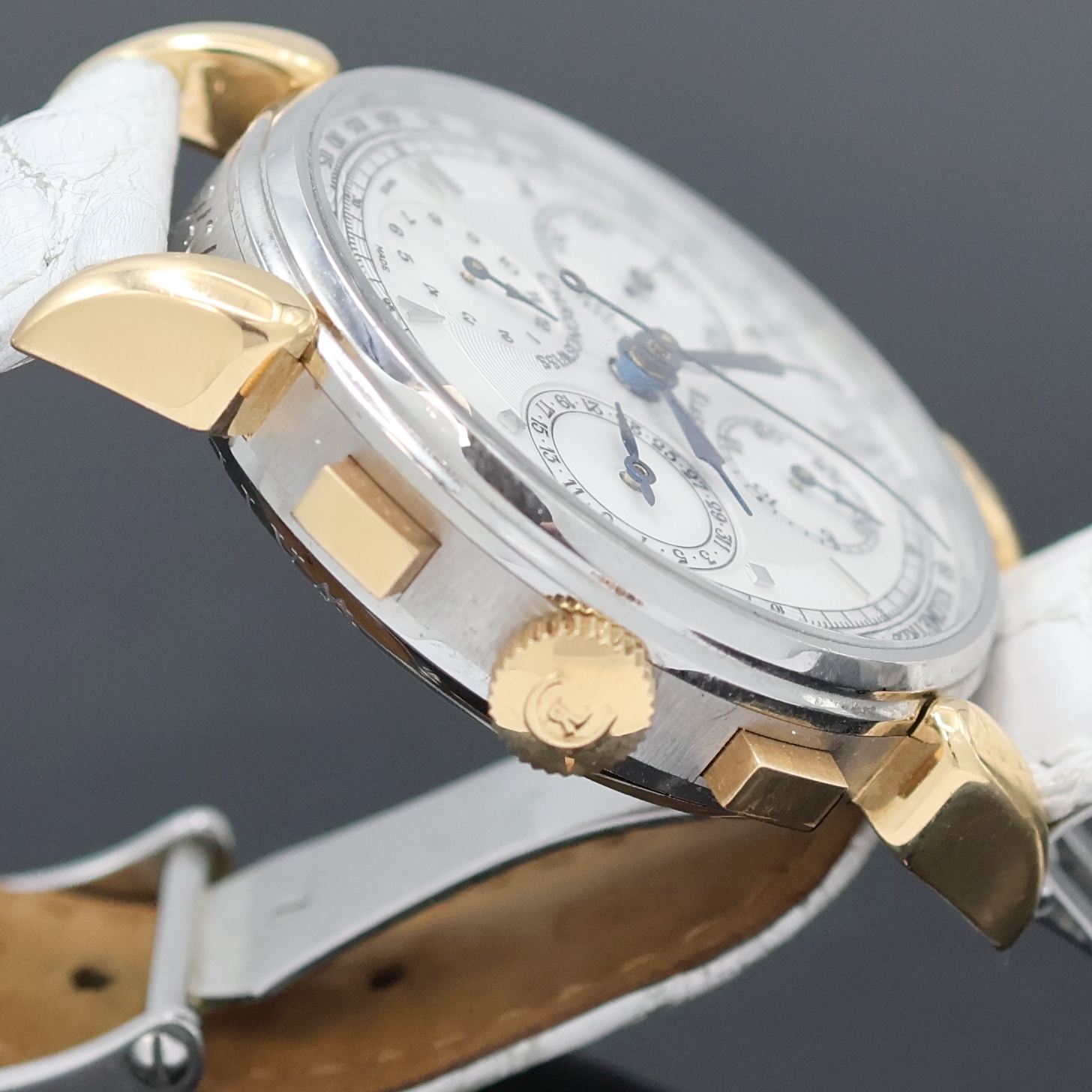 Detail d: CHRONOSWISS Klassik Armbandchronograph in Stahl/Gold Referenz CH 7404, Schweiz um 2000, Automatik, 3-tlg. Geh. m. tropfenförm. Bandanstößen, ...