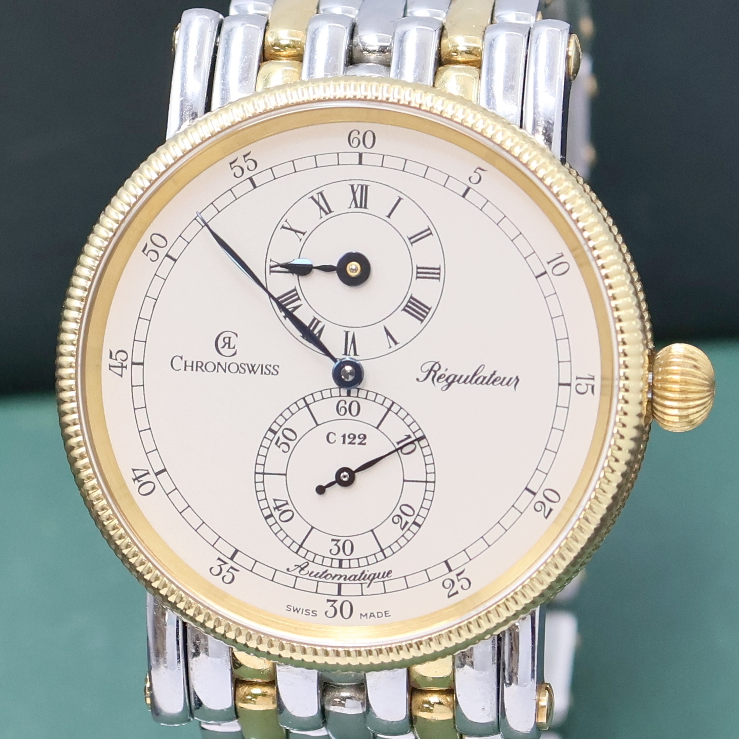Detail a: CHRONOSWISS Regulateur Herrenarmbanduhr in Stahl/Gold, Schweiz um 2000, Automatik, beids. vergl. Geh., Boden verschr., silb. Zifferbl. m. röm. Std. ...