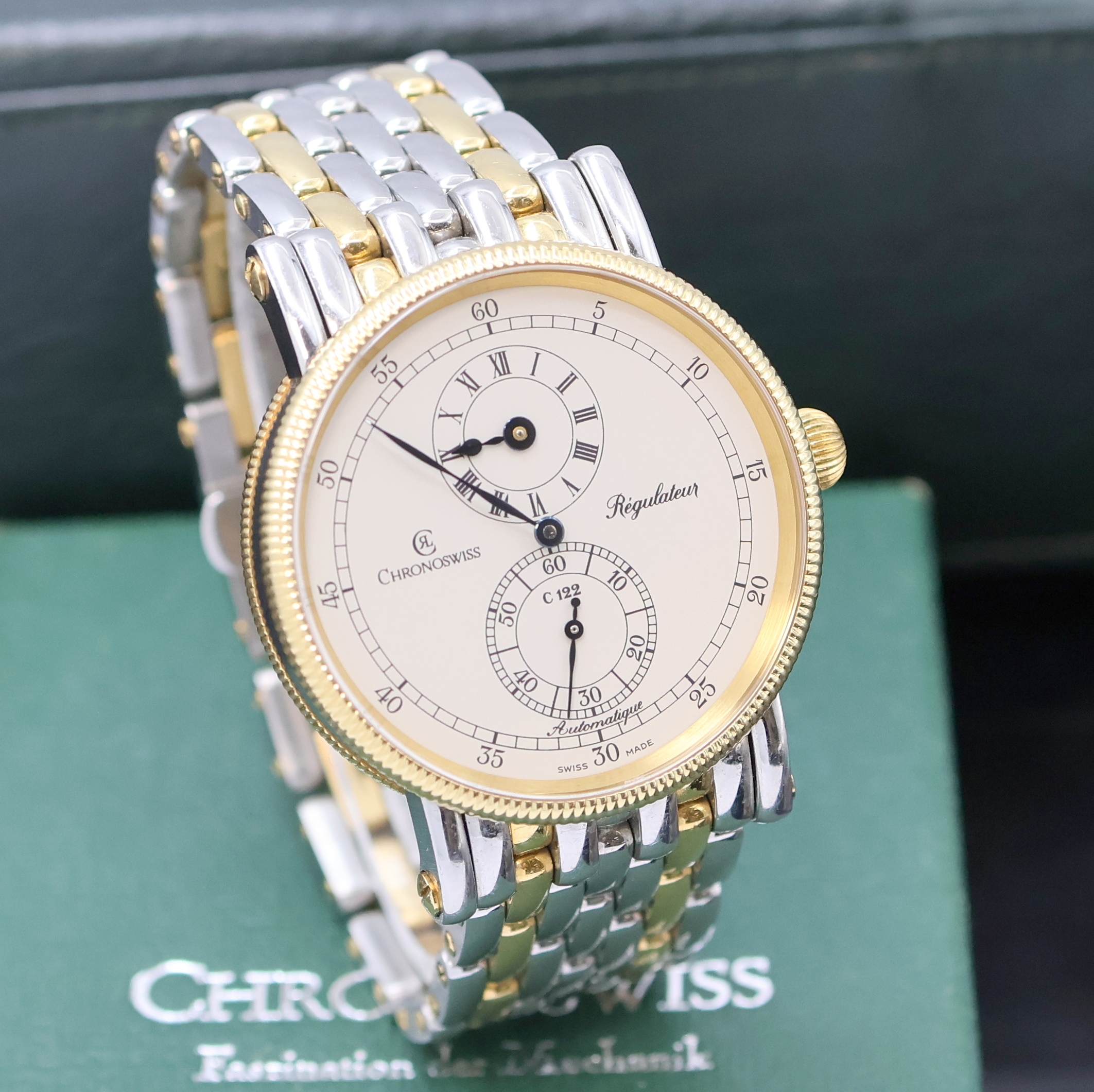 Detail b: CHRONOSWISS Regulateur Herrenarmbanduhr in Stahl/Gold, Schweiz um 2000, Automatik, beids. vergl. Geh., Boden verschr., silb. Zifferbl. m. röm. Std. ...