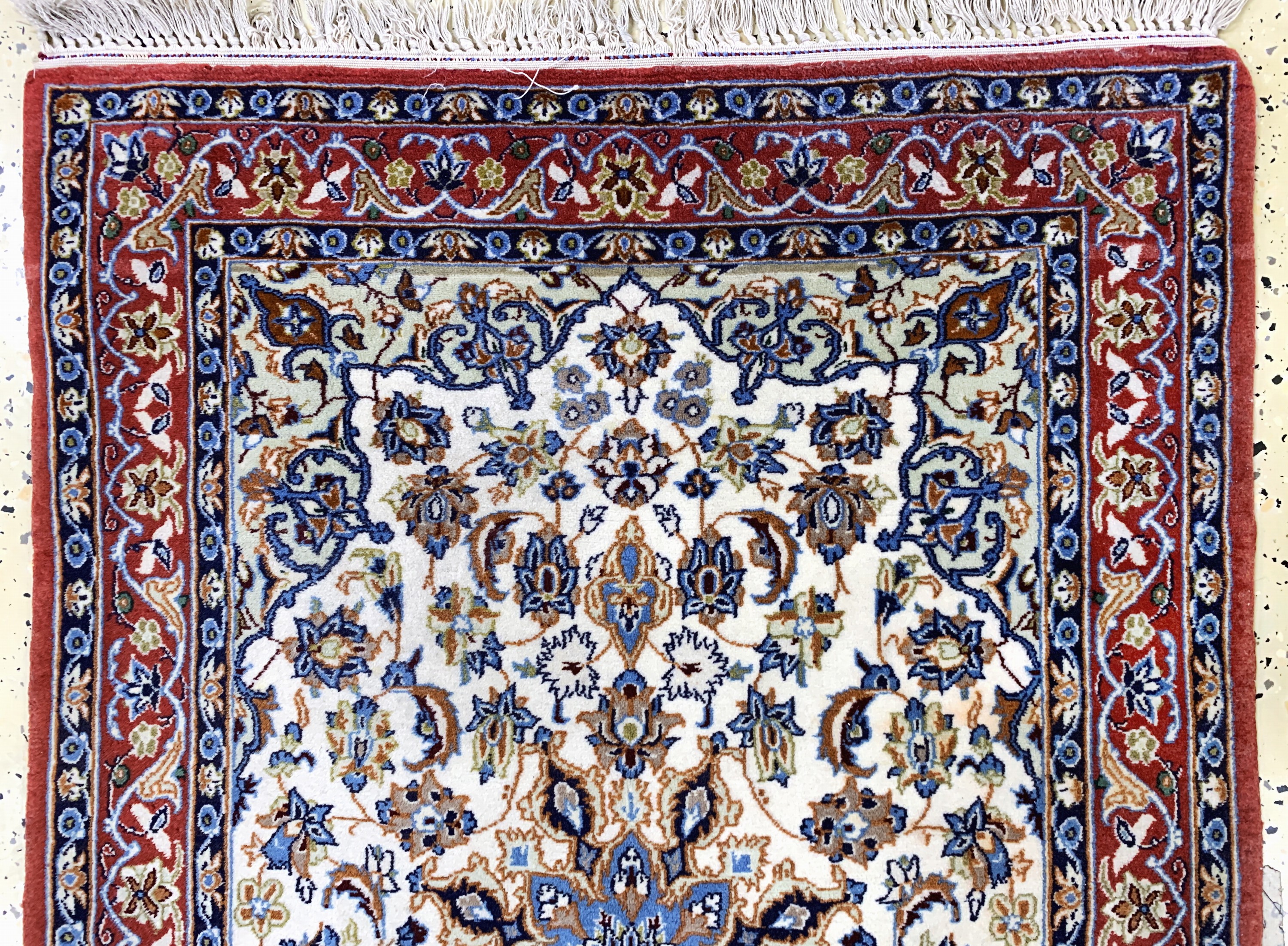 Detail d: 2 lots Esfahan fein, Persien, Ende 20.Jhd.,Korkwolle mit Seide, ca. 106 x 72 cm, EHZ: 2