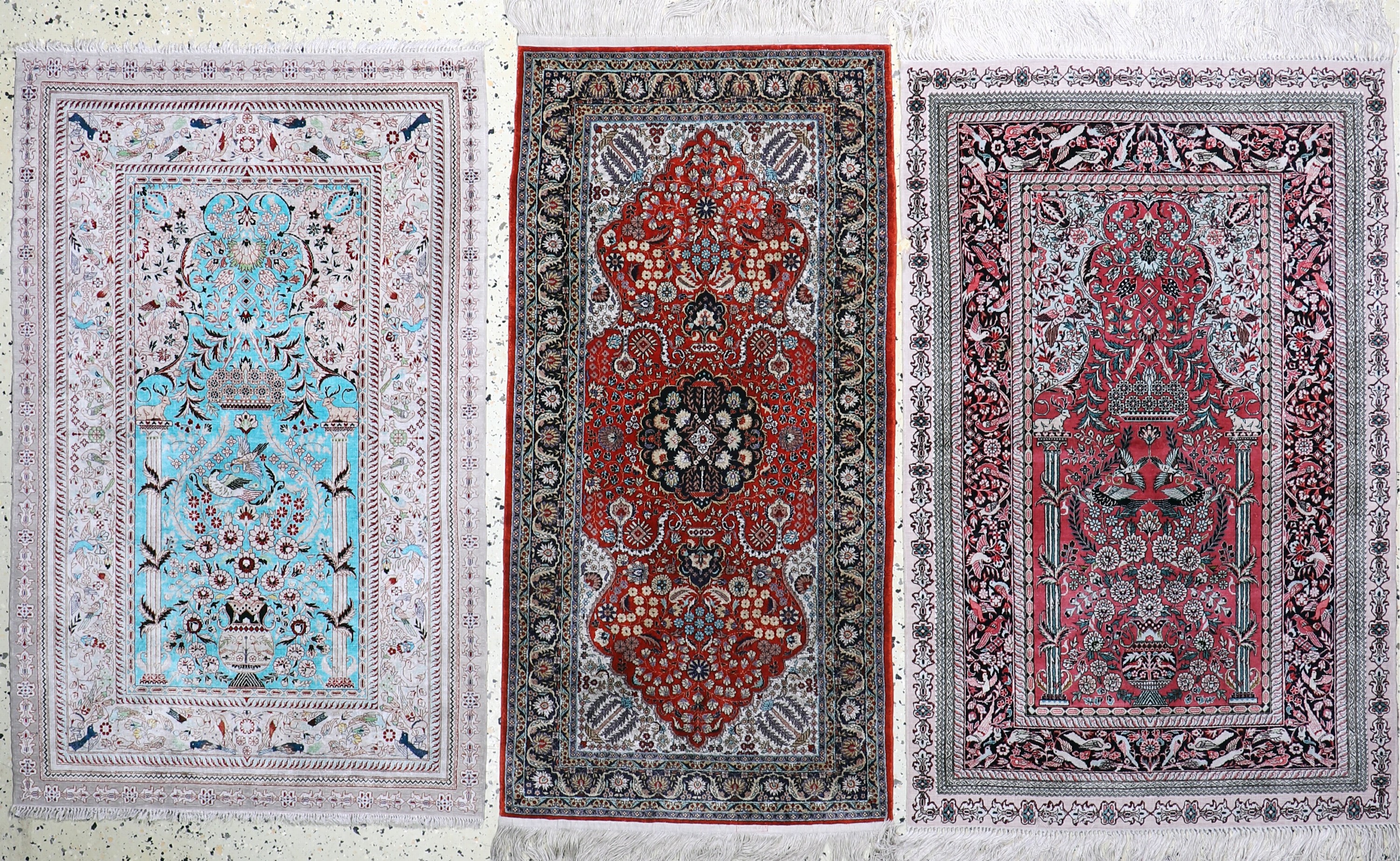 Image 27021461 - 3 lot Hereke Seide fein, China, Ende 20.Jhd., reine Naturseide, ca. 122 x 78 cm, EHZ: ...