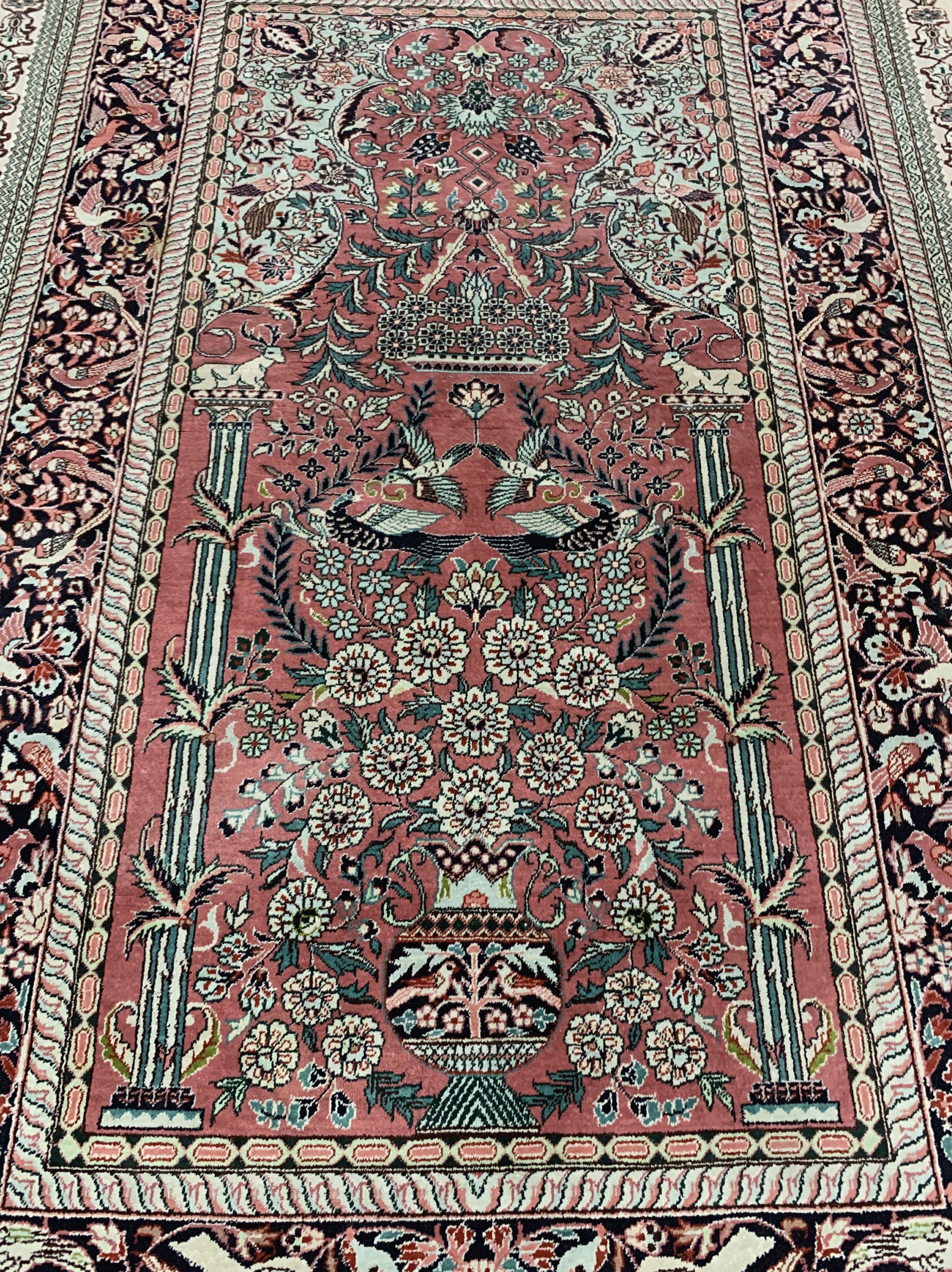 Detail b: 3 lot Hereke Seide fein, China, Ende 20.Jhd., reine Naturseide, ca. 122 x 78 cm, EHZ: 2-3