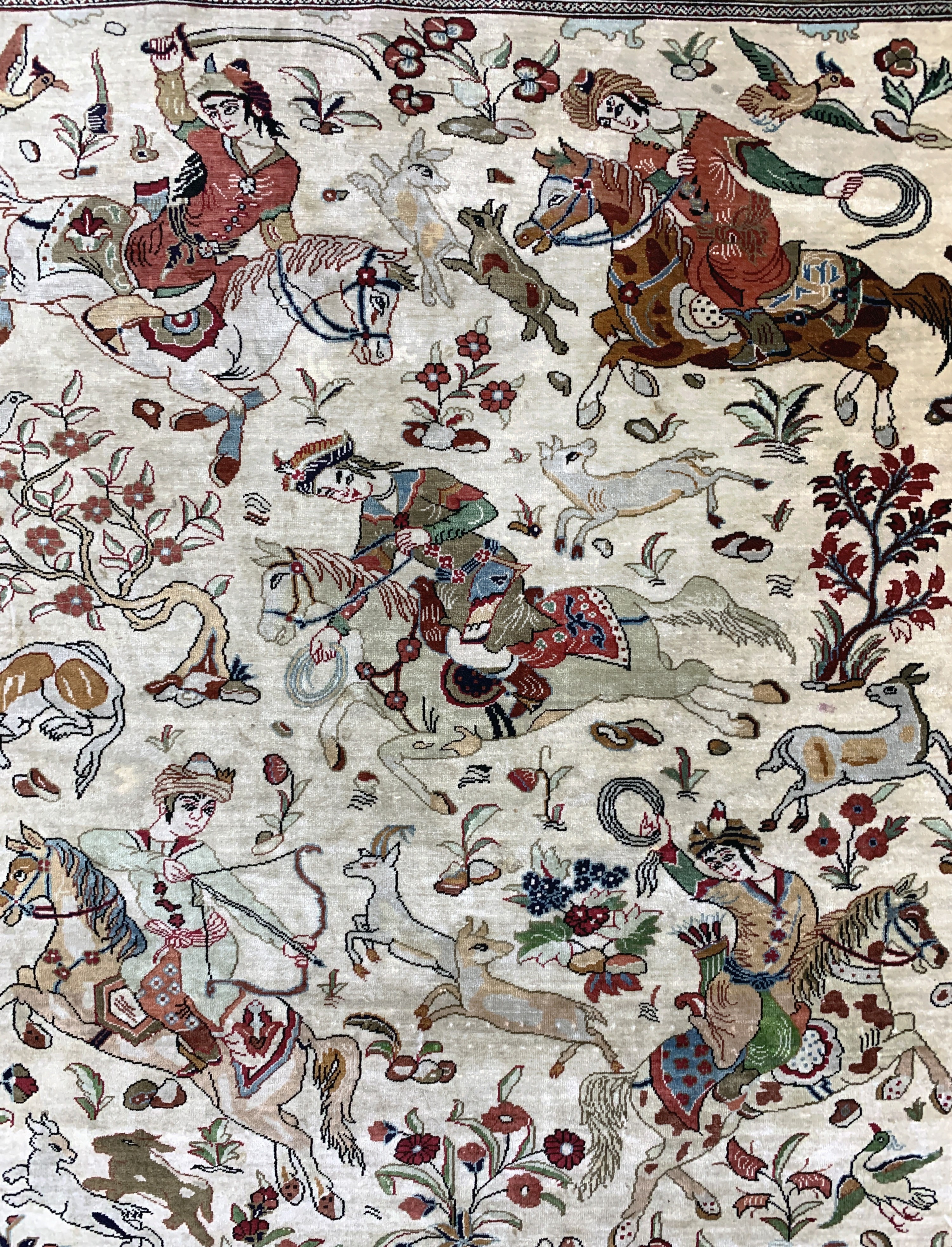 Detail b: Ghom Seide fein Persien, signiert"Nouri", Ende 20.Jhd, reine Naturseide, ca. 155 x 103 cm, ca. 1,0 Mio. Kn/qm, Reinigungsbedürftig, EHZ: 2
