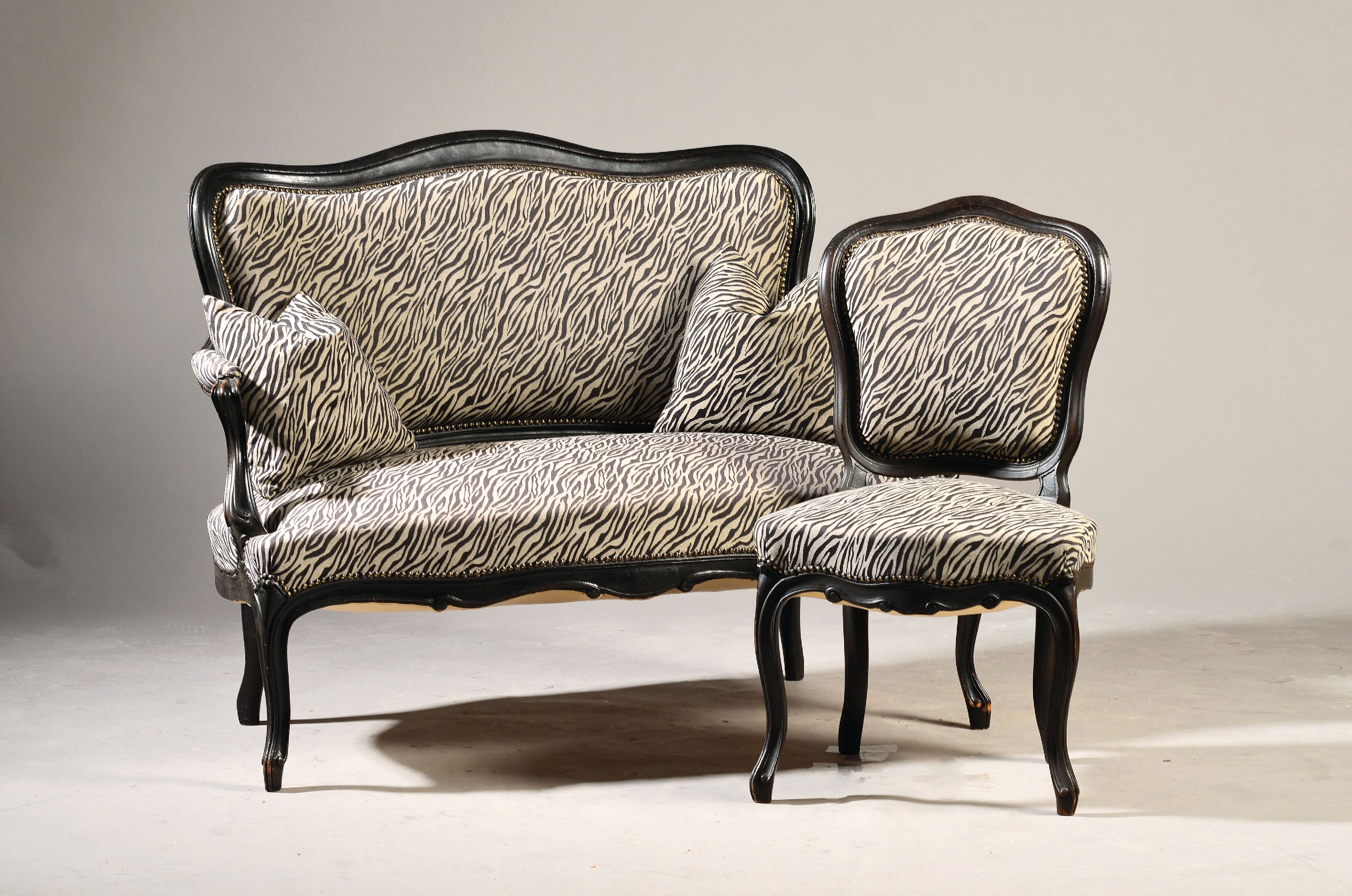 Image 27021465 - Sitzgruppe, Louis-Philippe, um 1860, bestehend aus einem Sofa und 2 Stühlen, Holz in ...