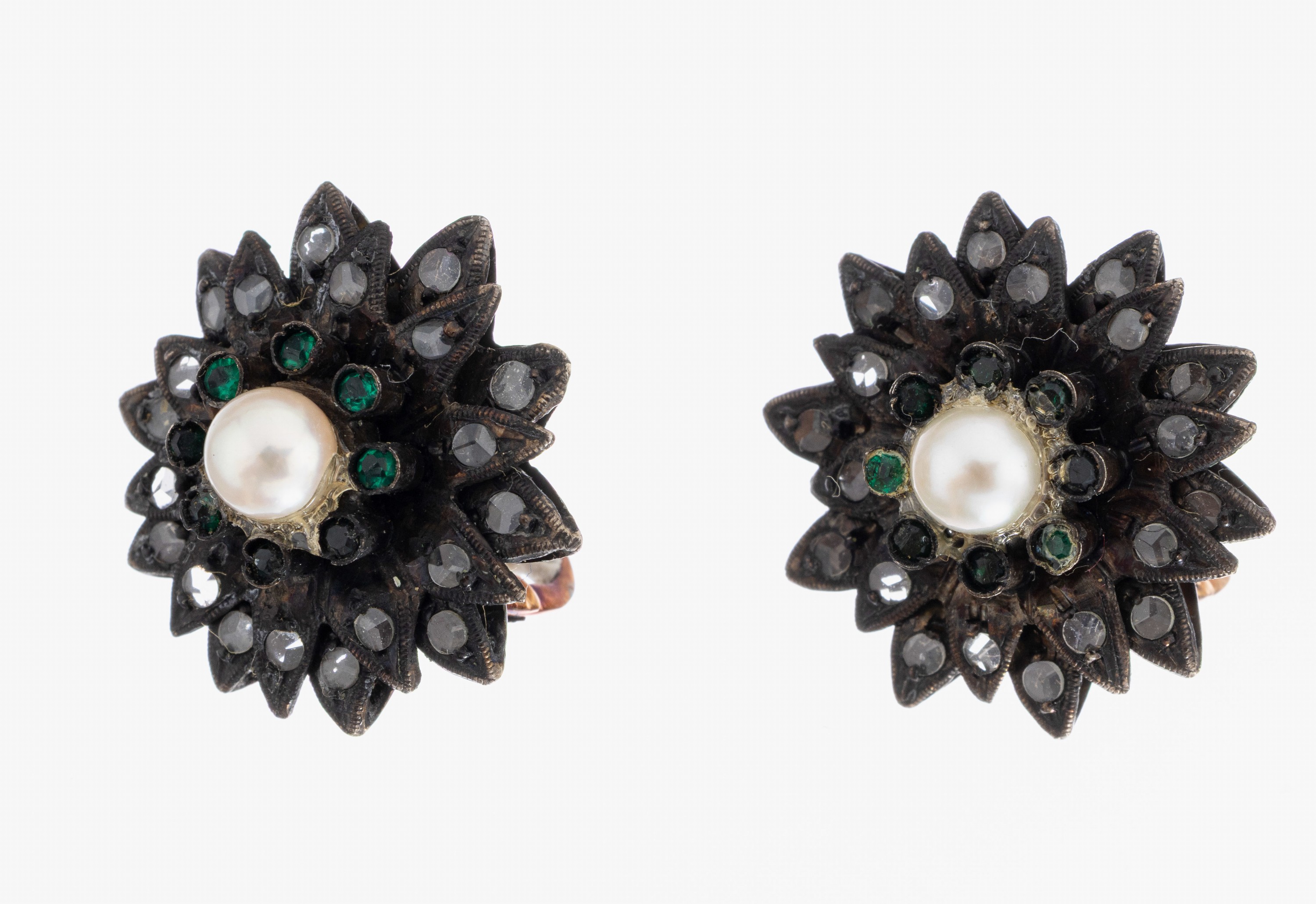 Image 27021476 - Paar 18 kt Gold Diamant-Smaragd-Perl- Ohrstecker, um 1860, GG 750/000 und ...