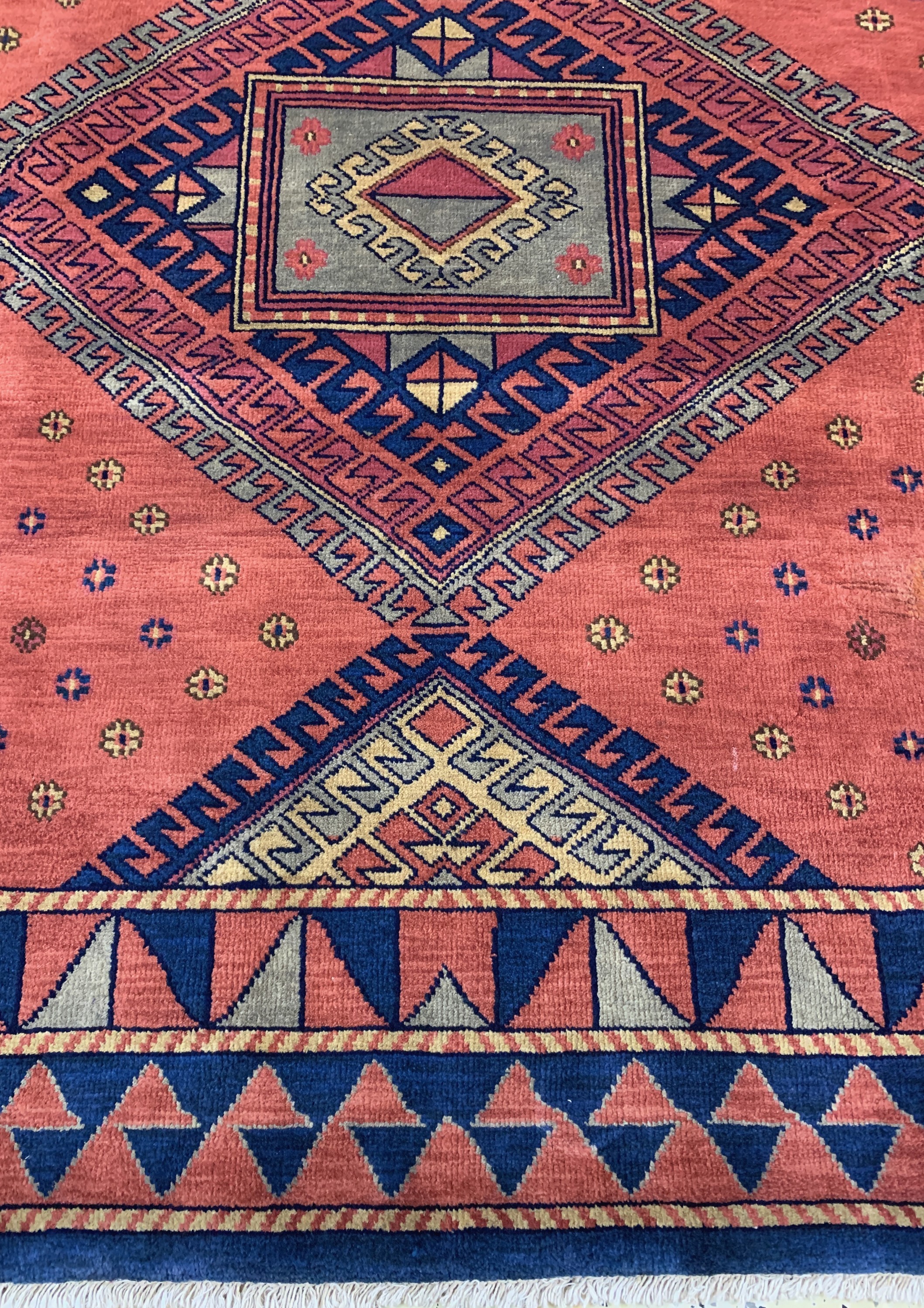 Detail b: Klardascht, Indien, Mitte 20.Jhd, Wolle aufBaumwolle, ca. 330 x 245 cm, EHZ: 2