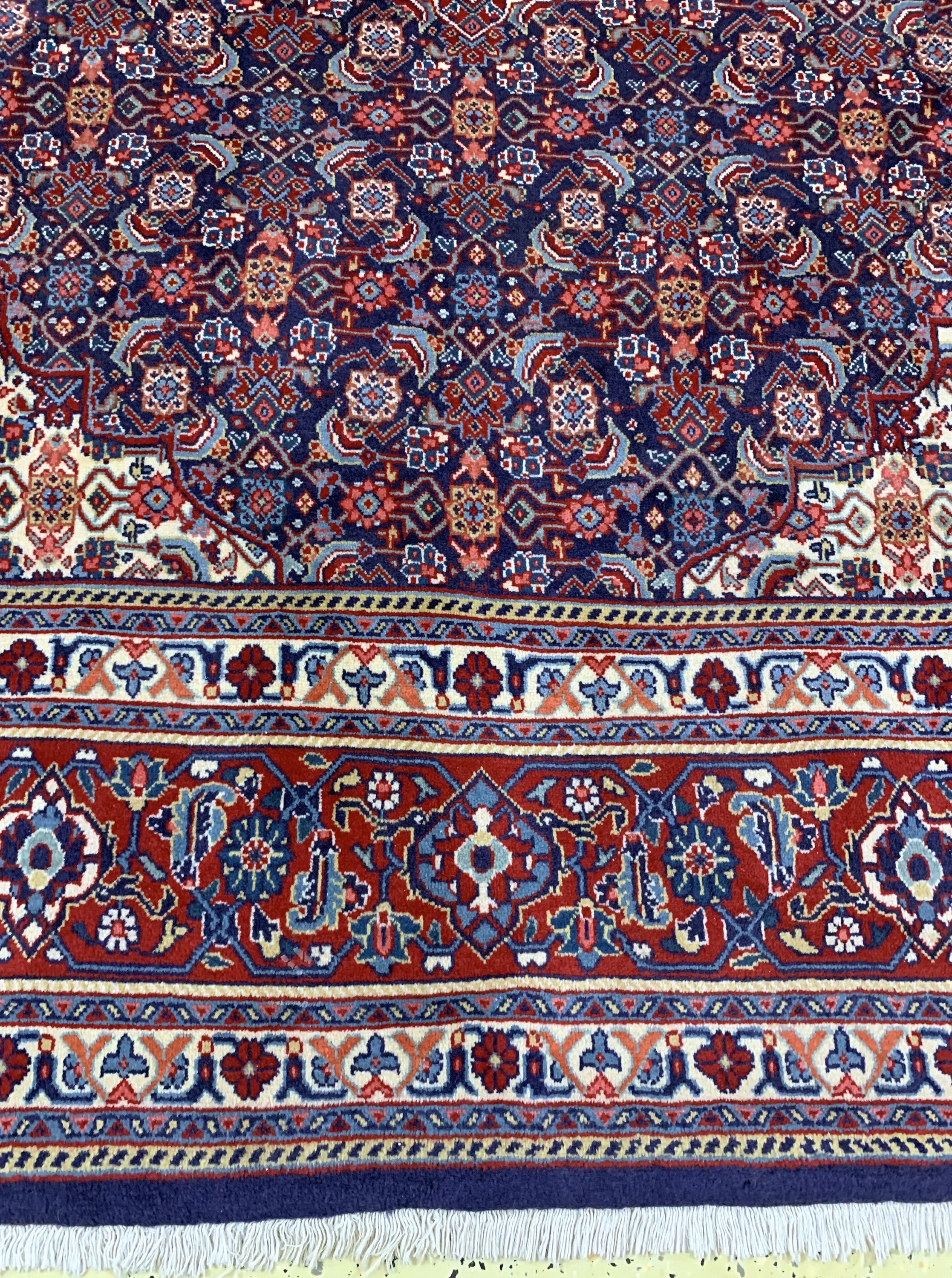 Detail b: Sarogh, Persien, Mitte 20.Jhd, Wolle auf Baumwolle, ca. 326 x 250 cm, EHZ: 2
