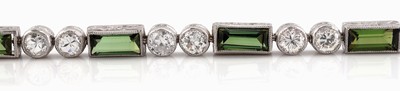 27021420a - Platin Art Deco Turmalin-Diamant-Armband, um 1920, Platin gepr., Turmalin-Baguettes ...
