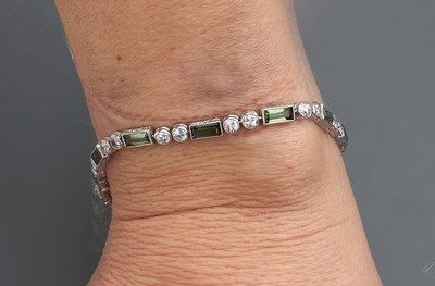 27021420g - Platin Art Deco Turmalin-Diamant-Armband, um 1920, Platin gepr., Turmalin-Baguettes ...