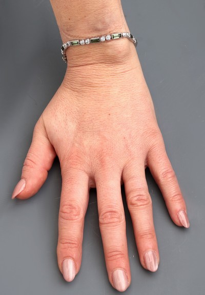 27021420h - Platin Art Deco Turmalin-Diamant-Armband, um 1920, Platin gepr., Turmalin-Baguettes ...