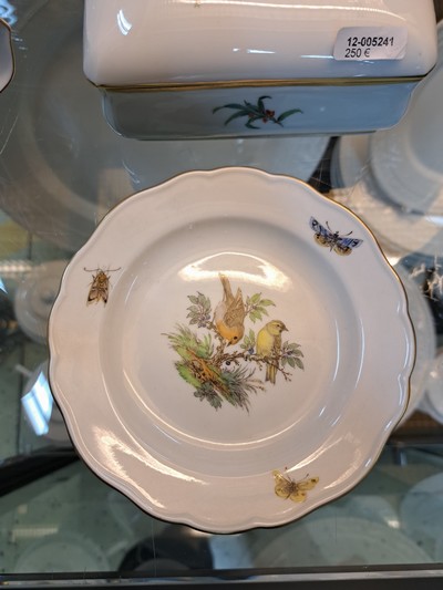 Image 27021439f - Deckeldose, Tellerchen und fünf Schalen, Meissen, Vogelmalerei, 20. Jh., Porzellan, ...