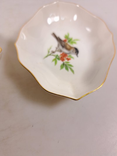 Image 27021439k - Deckeldose, Tellerchen und fünf Schalen, Meissen, Vogelmalerei, 20. Jh., Porzellan, ...