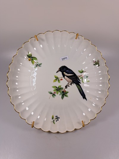 27021441a - Zwei große Fächerschalen, Meissen, 20. Jh., Vogelmalerei, D. ca. 28 cm, Goldrand