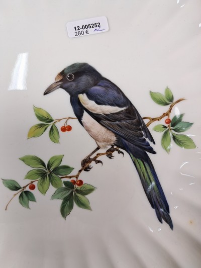 27021441b - Zwei große Fächerschalen, Meissen, 20. Jh., Vogelmalerei, D. ca. 28 cm, Goldrand