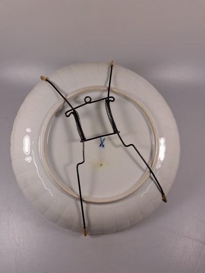 27021441d - Zwei große Fächerschalen, Meissen, 20. Jh., Vogelmalerei, D. ca. 28 cm, Goldrand