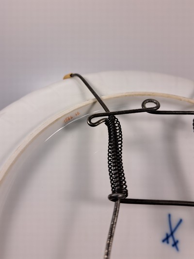 27021441e - Zwei große Fächerschalen, Meissen, 20. Jh., Vogelmalerei, D. ca. 28 cm, Goldrand