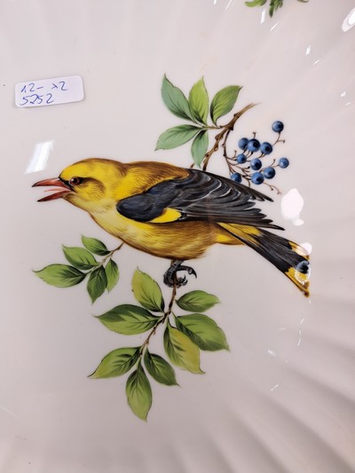 27021441g - Zwei große Fächerschalen, Meissen, 20. Jh., Vogelmalerei, D. ca. 28 cm, Goldrand