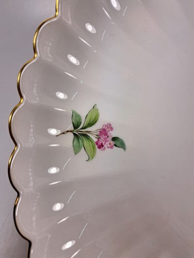 27021441h - Zwei große Fächerschalen, Meissen, 20. Jh., Vogelmalerei, D. ca. 28 cm, Goldrand