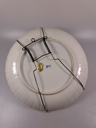 27021441j - Zwei große Fächerschalen, Meissen, 20. Jh., Vogelmalerei, D. ca. 28 cm, Goldrand