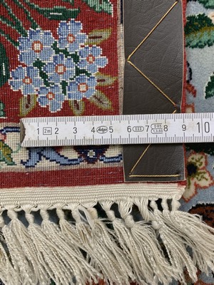 27021458e - Esfahan fein, Persien, Ende 20.Jhd., Korkwolle mit und auf Seide, ca. 120 x 80 cm, EHZ: ...