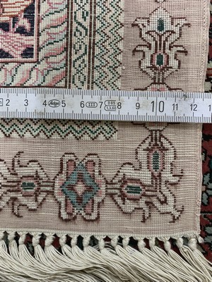 27021461d - 3 lot Hereke Seide fein, China, Ende 20.Jhd., reine Naturseide, ca. 122 x 78 cm, EHZ: ...