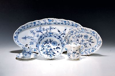 Image 9 parts accessories, Meissen, Blue Onion Pattern, 1930s, large luce platter, three oval ...