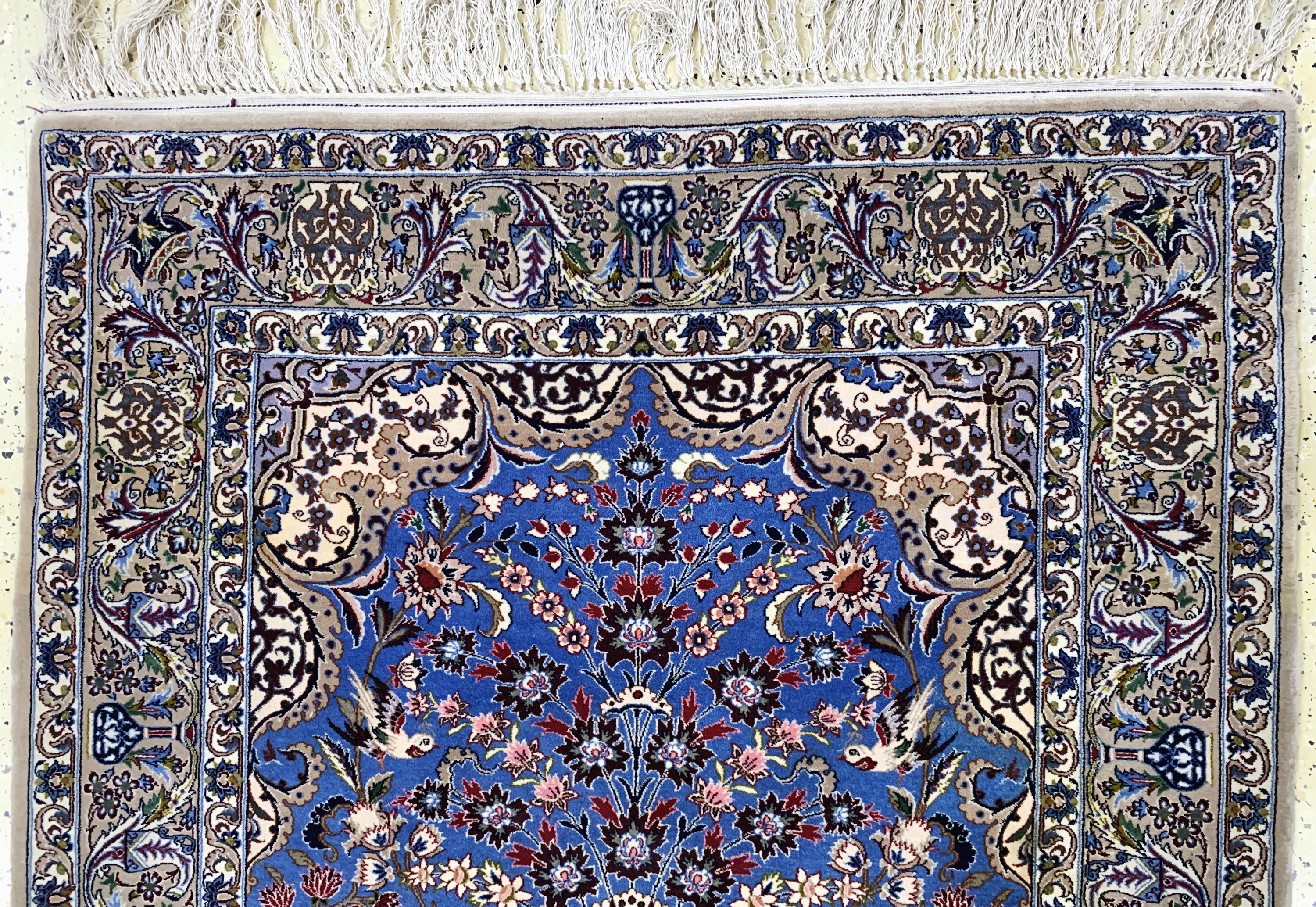 Detail a: Esfahan fein, Persien, Mitte 20.Jhd, Korkwolle auf Seide, ca. 167 x 110 cm, Mottenfraß, EHZ: 4