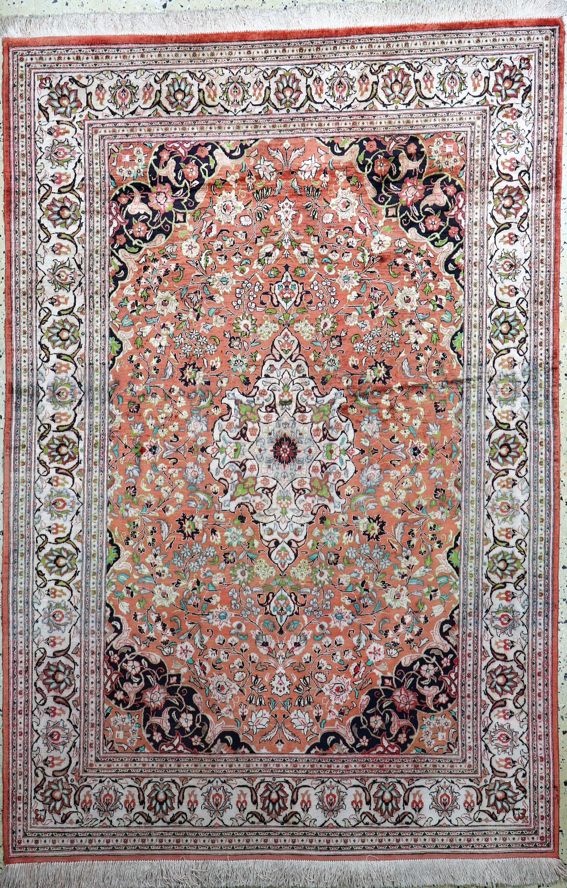 Ghom Seide, Persien, Mitte 20.Jhd, reine Naturseide, ca. 203 x 137 cm, verfärbt, EHZ: 2