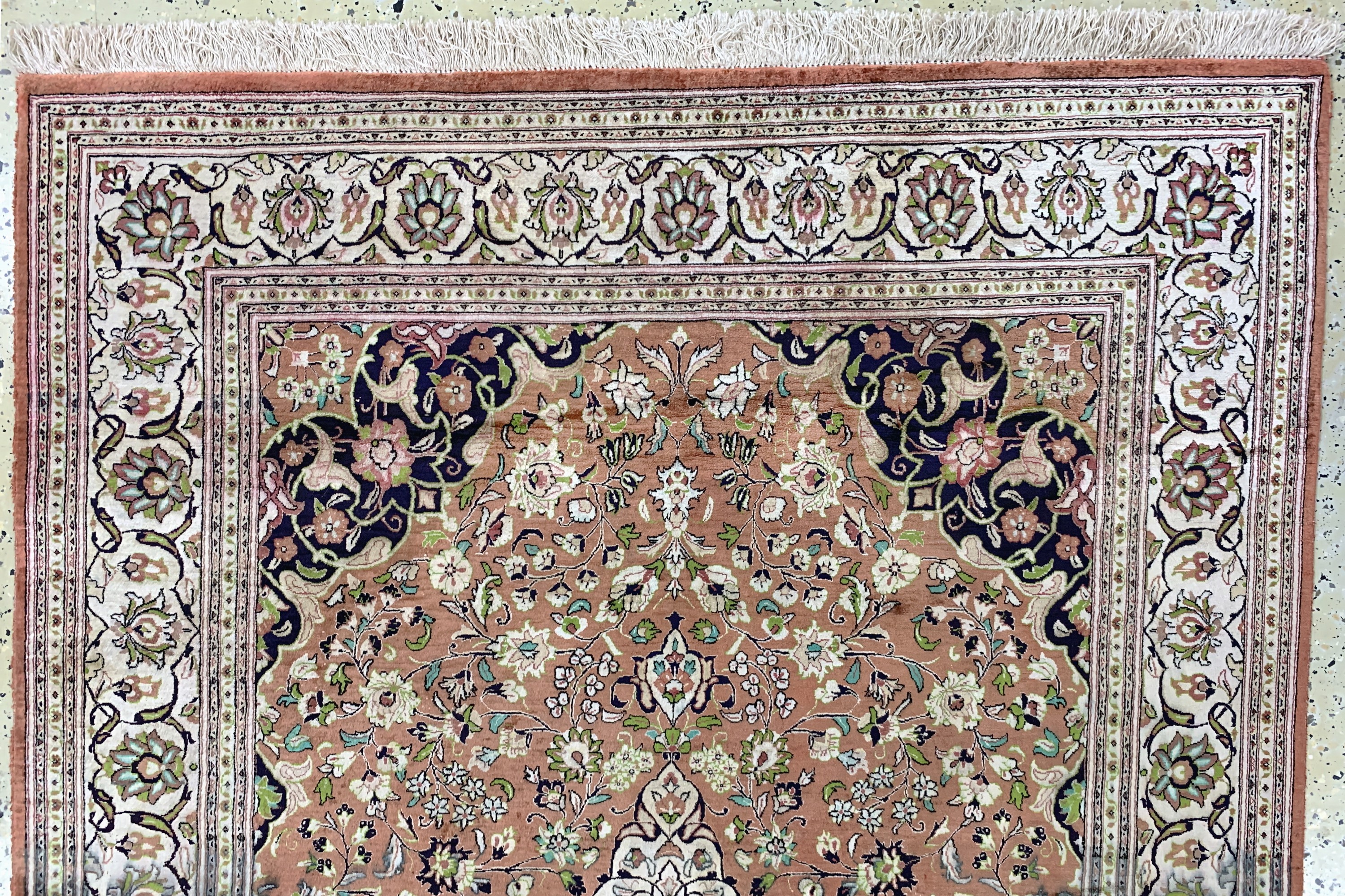 Detail a: Ghom Seide, Persien, Mitte 20.Jhd, reine Naturseide, ca. 203 x 137 cm, verfärbt, EHZ: 2