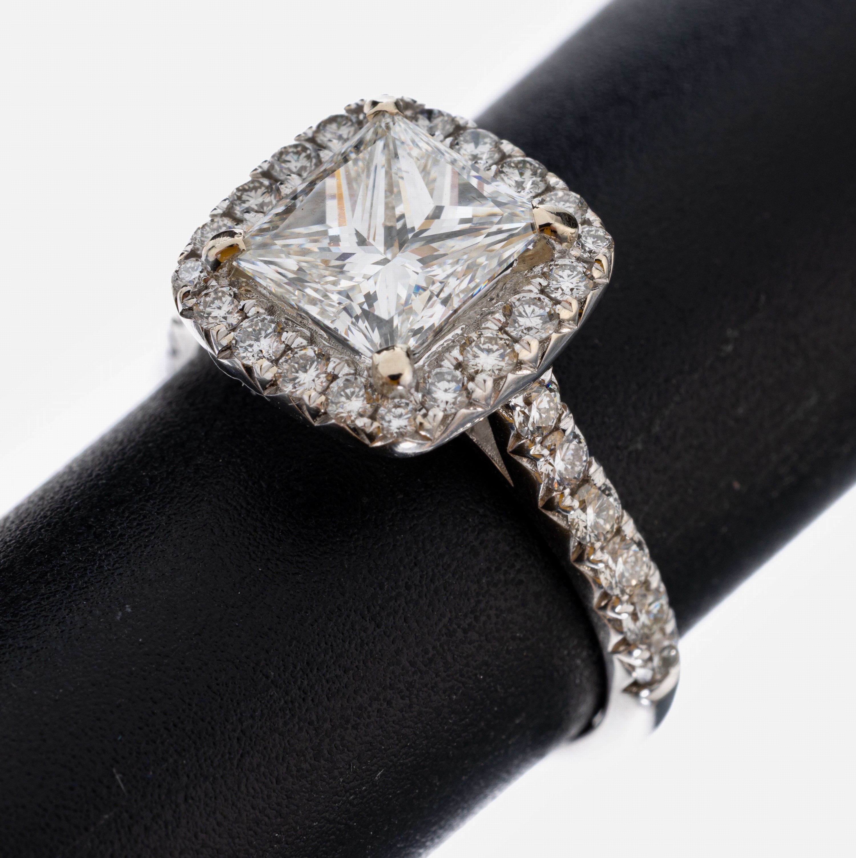 Image 27021505 - 18 kt Gold Diamant-Ring, WG 750/000, mittigPrincess-Cut Diamant ca. 2.02 ct feines ...