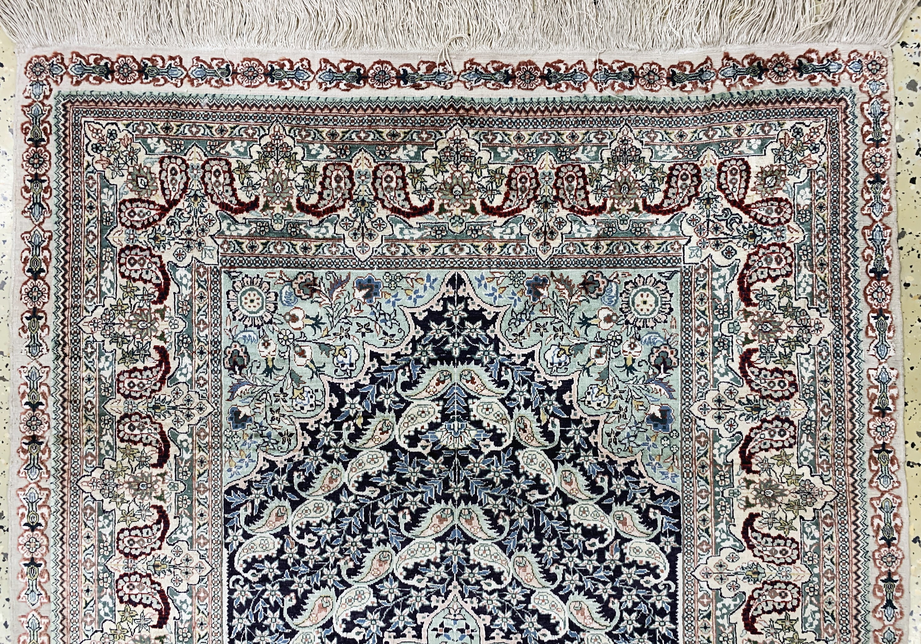 Detail a: Hereke Seide fein, China, Ende 20.Jhd, reine Naturseide, ca. 150 x 95 cm, ca. 1,0 Mio. Kn/qm, EHZ: 2