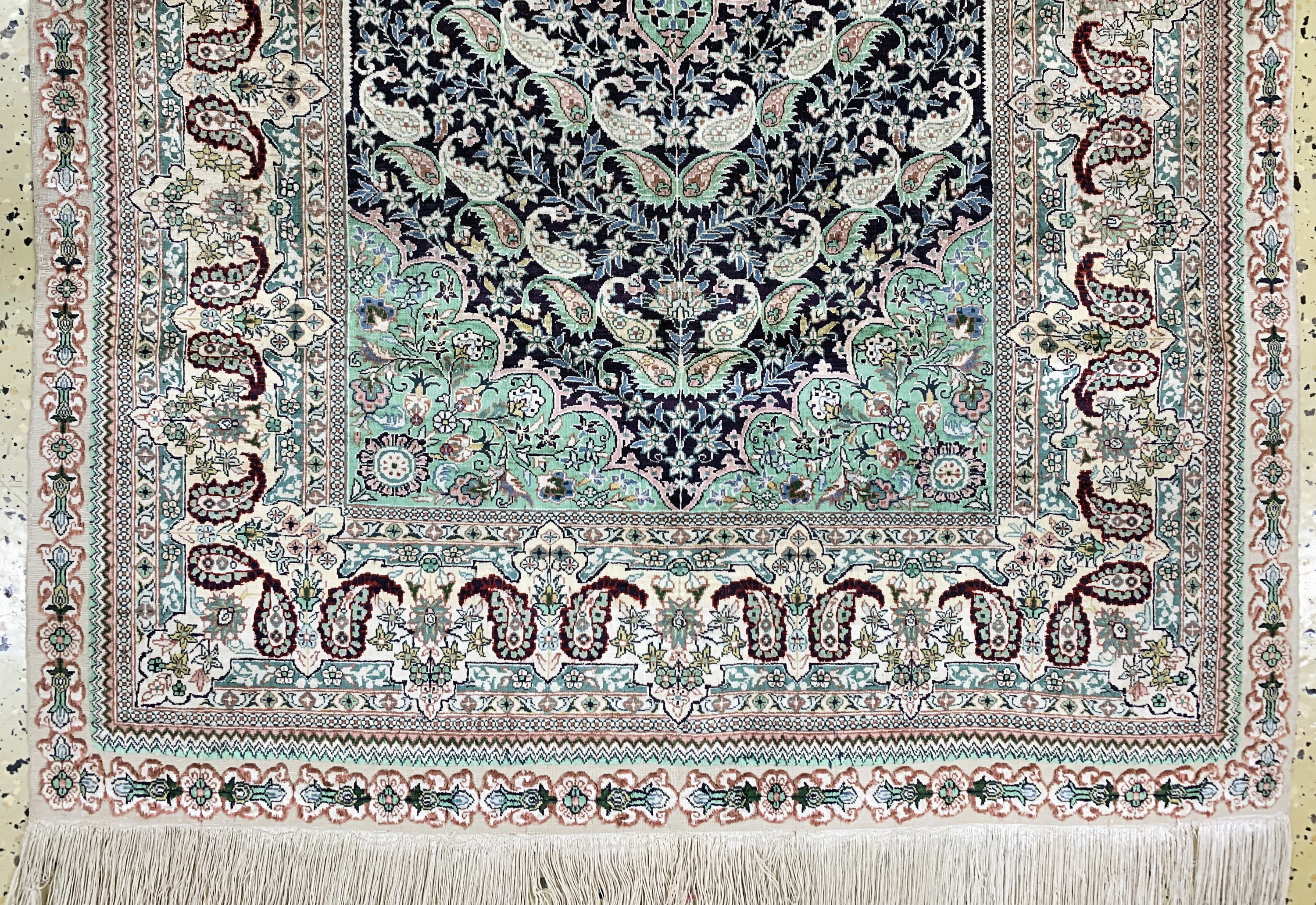 Detail c: Hereke Seide fein, China, Ende 20.Jhd, reine Naturseide, ca. 150 x 95 cm, ca. 1,0 Mio. Kn/qm, EHZ: 2