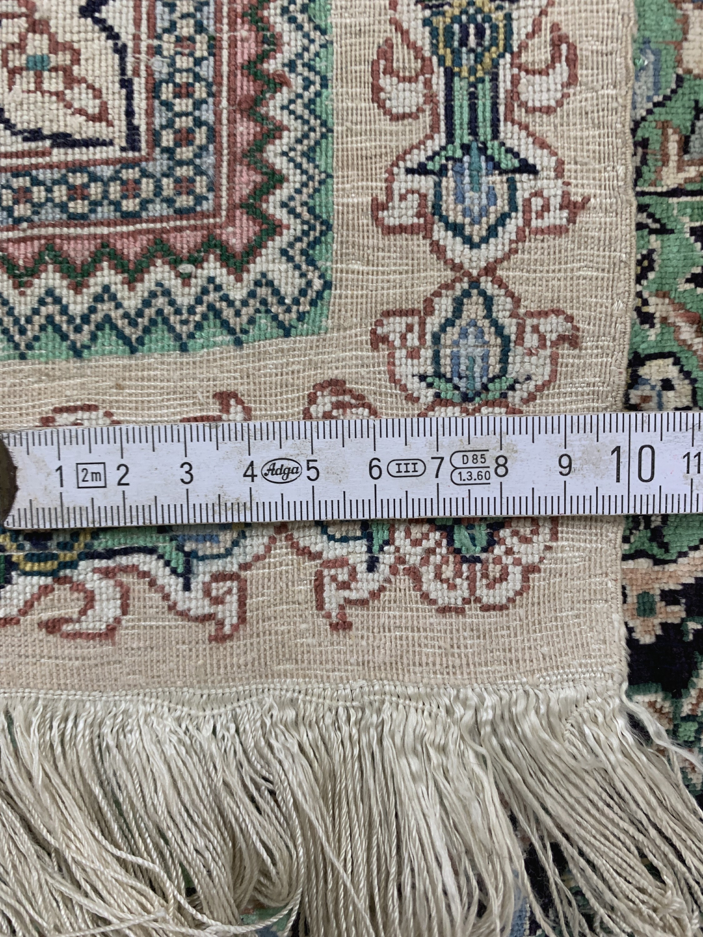 Detail e: Hereke Seide fein, China, Ende 20.Jhd, reine Naturseide, ca. 150 x 95 cm, ca. 1,0 Mio. Kn/qm, EHZ: 2