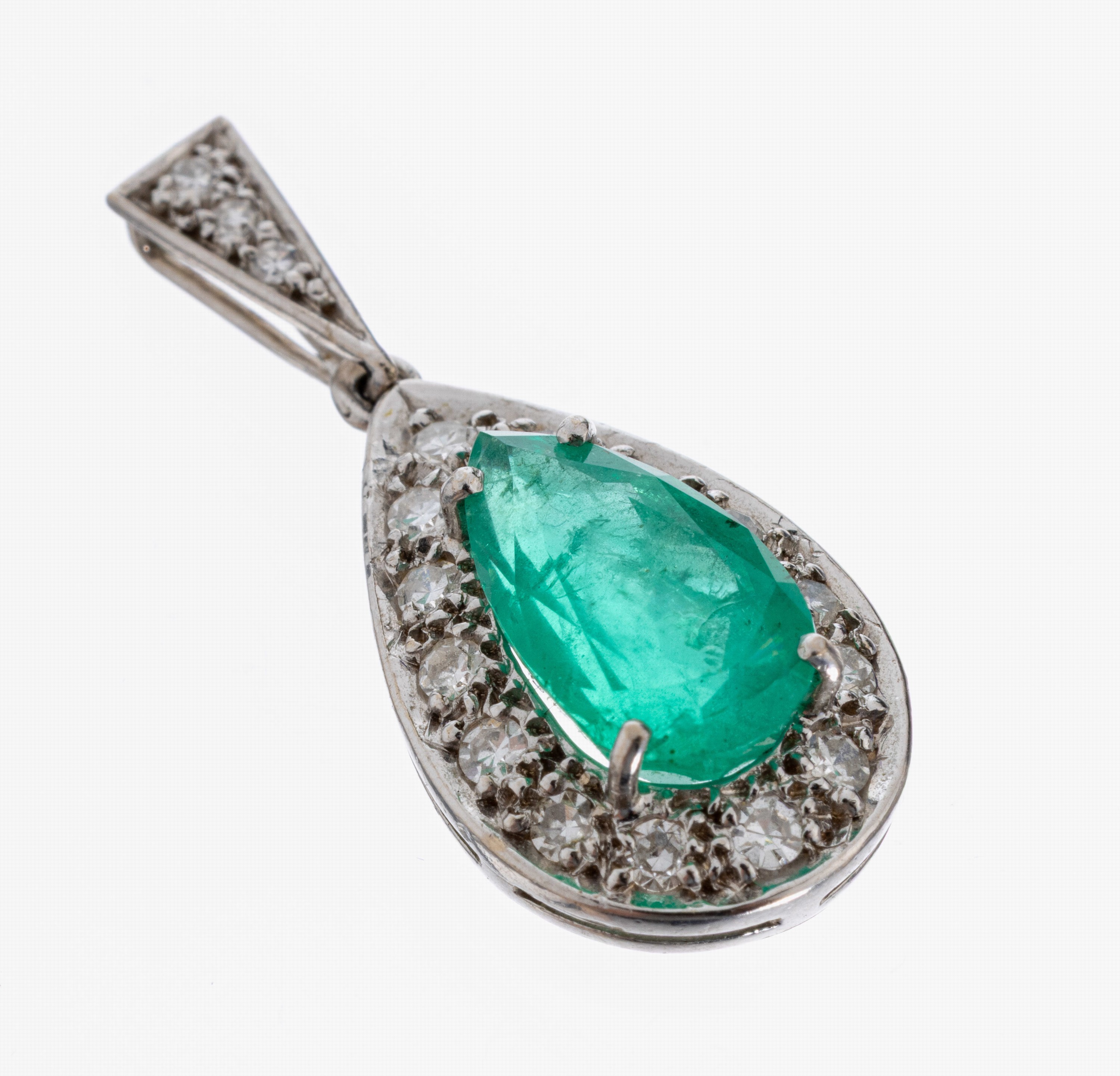 Image 27021550 - 18 kt Gold Smaragd-Diamant-Anhänger, WG 750/000, facett. Smaragd-Tropfen ca. 1.50 ct, ...