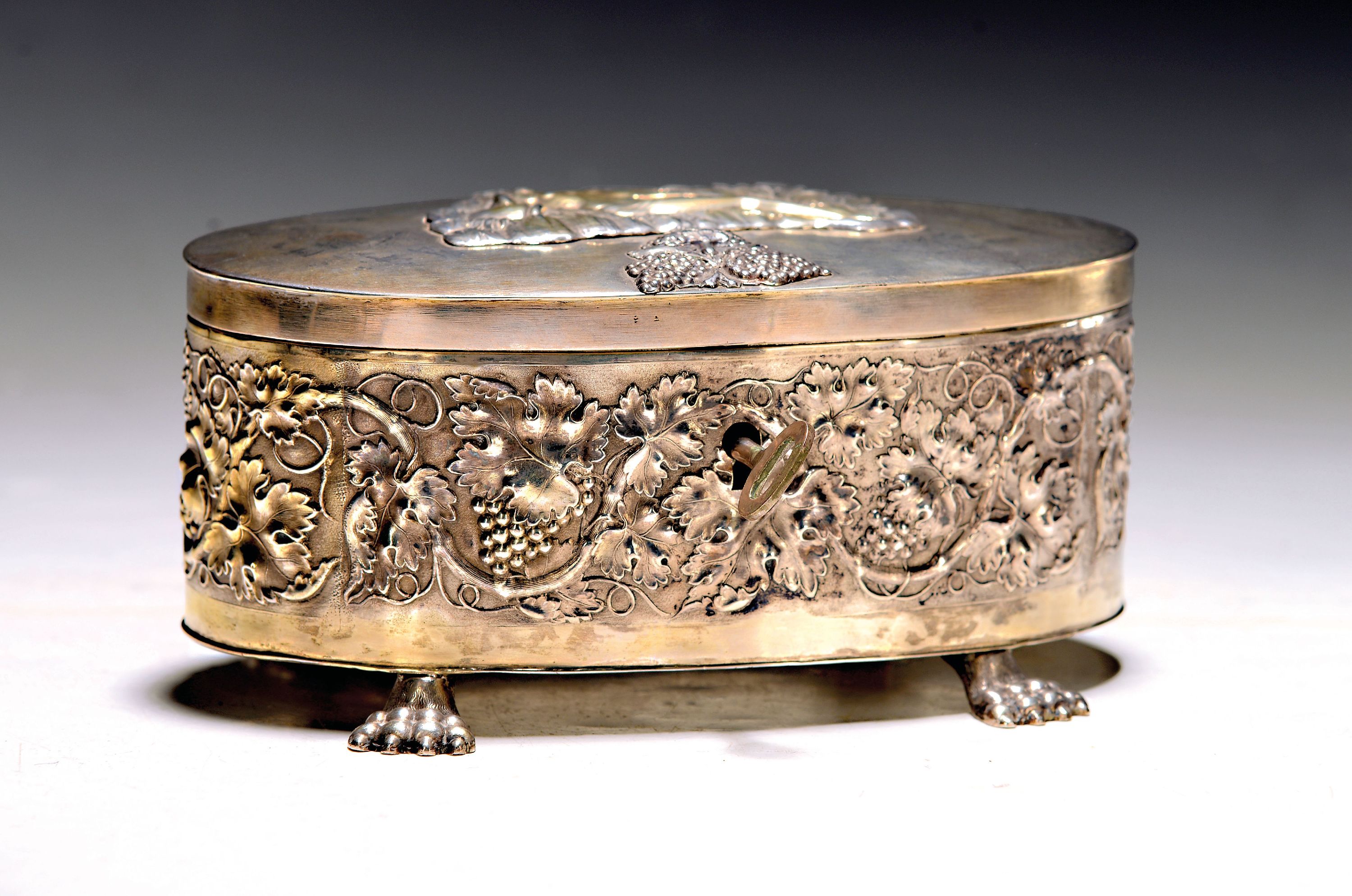 Image 27021561 - Zuckerdose, Breslau, datiert 1816, Silber, sign. Radecki, auf vier Tatzenfüßen, ...