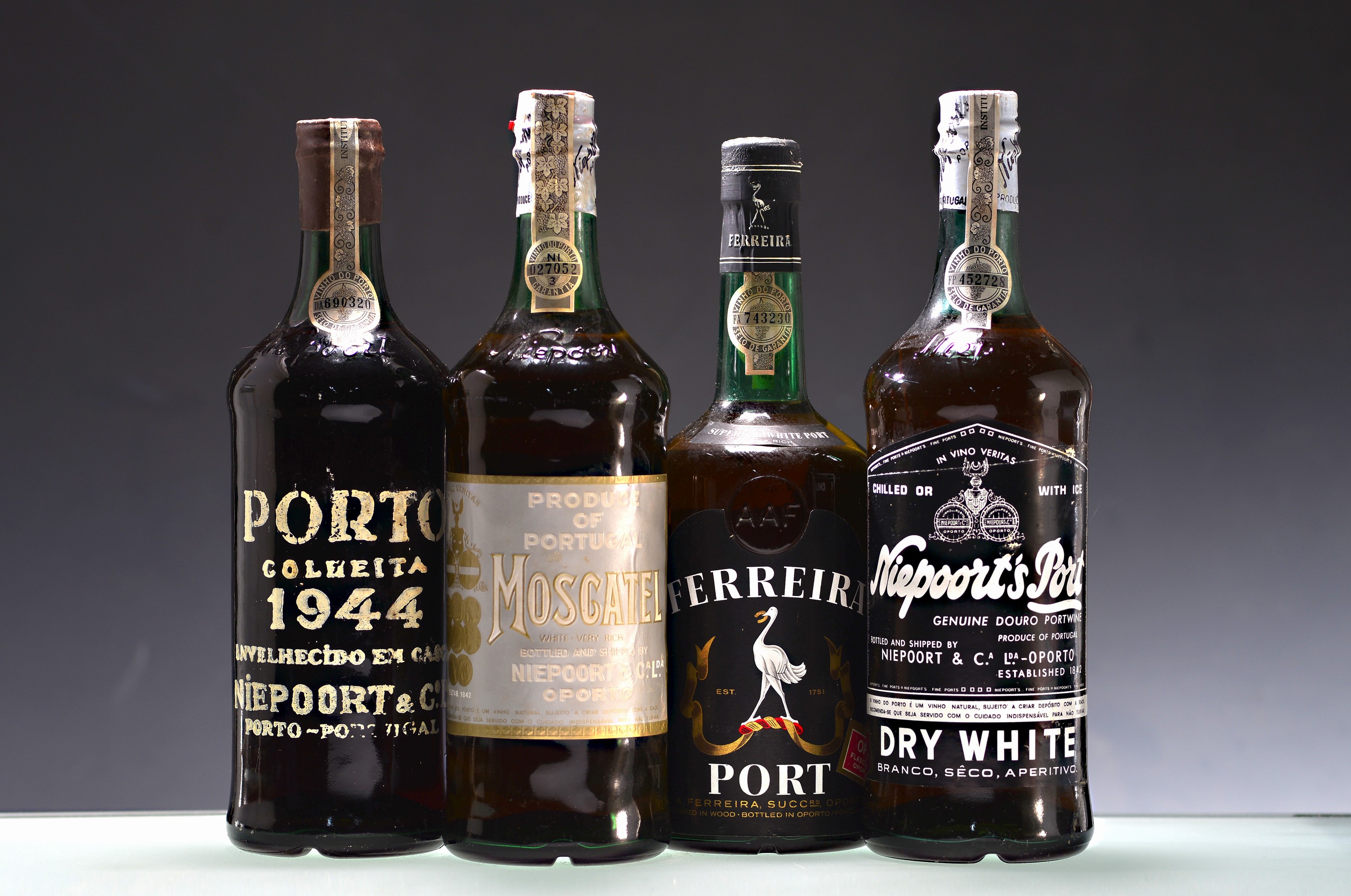 Image 27021586 - 4 Flaschen Portwein, Porto Colheita 1944, Niepoort & Co, num. 690320; Niepoort´s Port ...