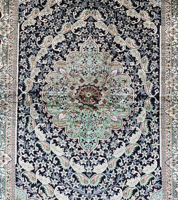 27021508b - Hereke Seide fein, China, Ende 20.Jhd, reine Naturseide, ca. 150 x 95 cm, ca. 1,0 Mio. ...