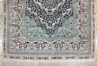 27021508c - Hereke Seide fein, China, Ende 20.Jhd, reine Naturseide, ca. 150 x 95 cm, ca. 1,0 Mio. ...