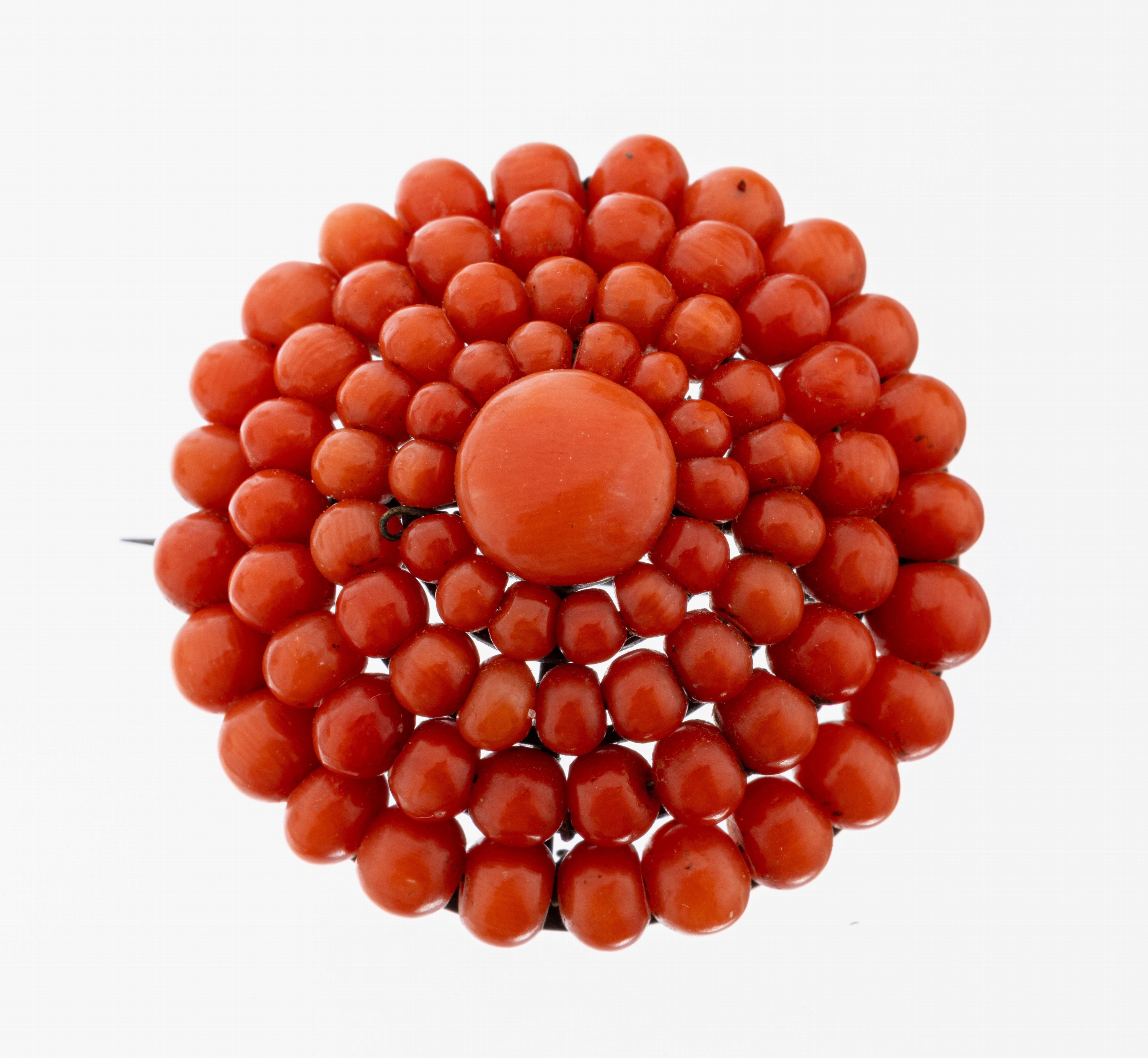 Image 27021632 - Korallen-Brosche, Italien um 1880, MonturenSilber, Korallenkugeln im Verlauf, Versand ...